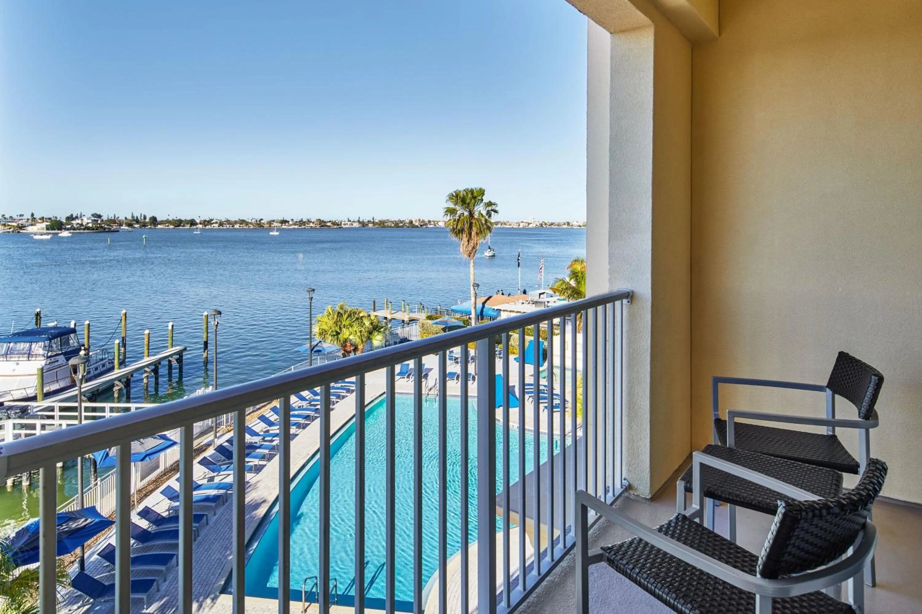 Swimming pool in Courtyard by Marriott St. Petersburg Clearwater/Madeira Beach