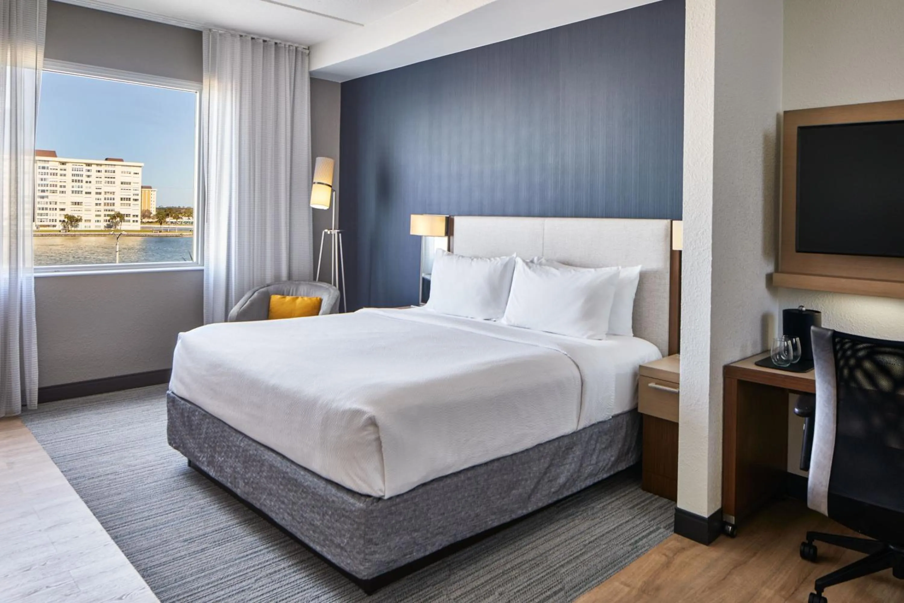 Photo of the whole room, Bed in Courtyard by Marriott St. Petersburg Clearwater/Madeira Beach