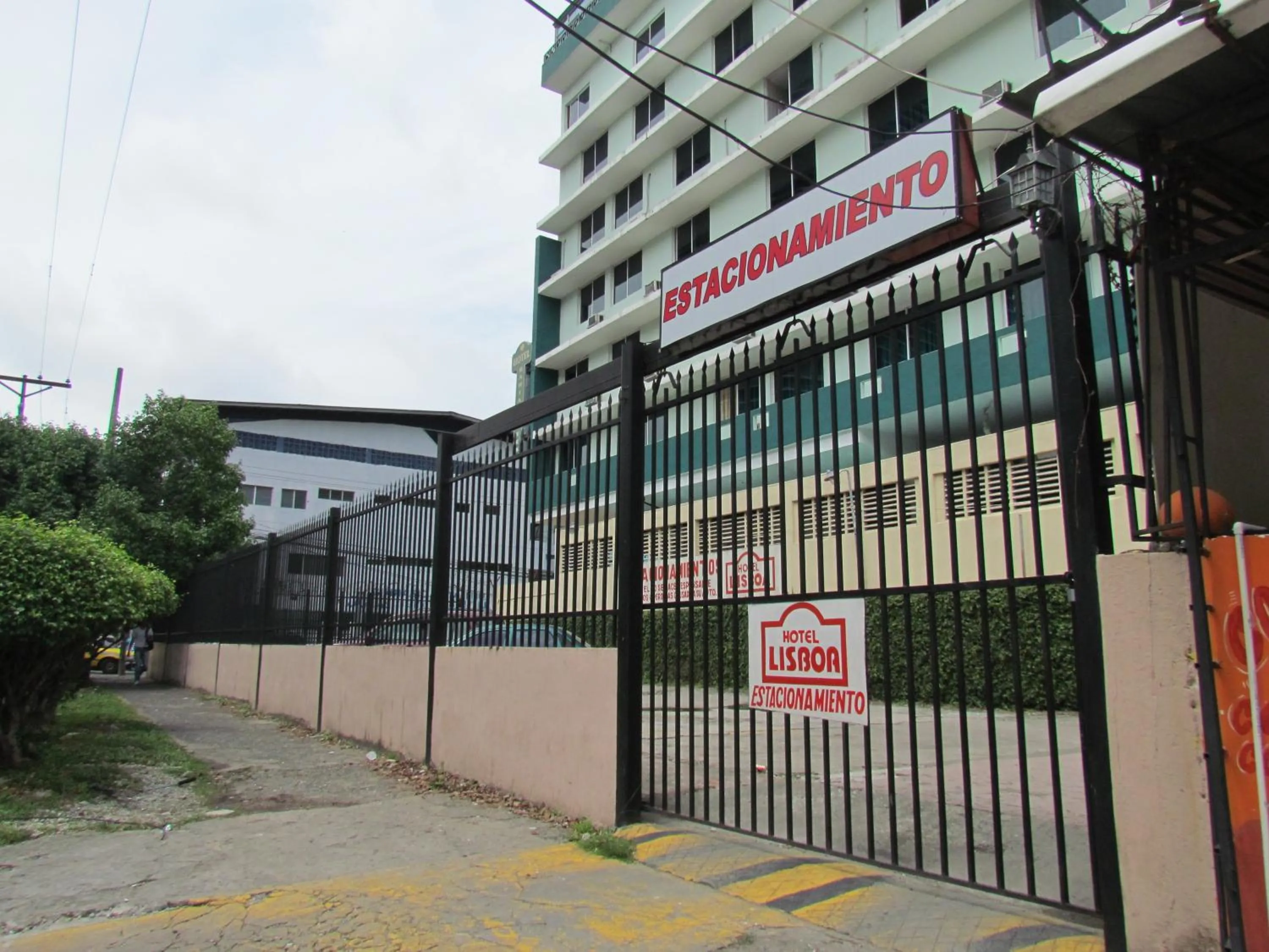 Facade/entrance in Hotel Lisboa