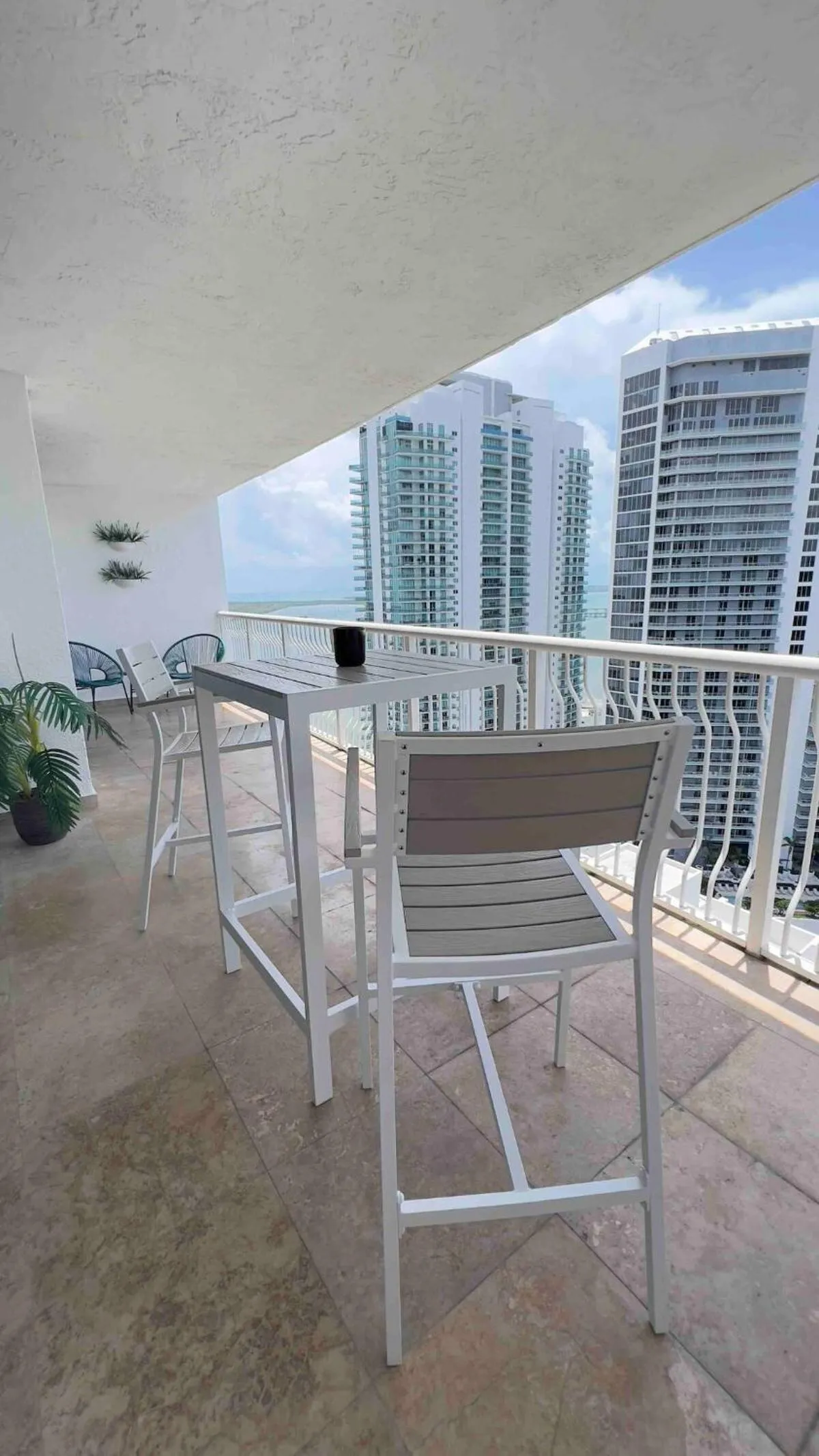 Brickell Center w/City & Bay View + FREE Parking!