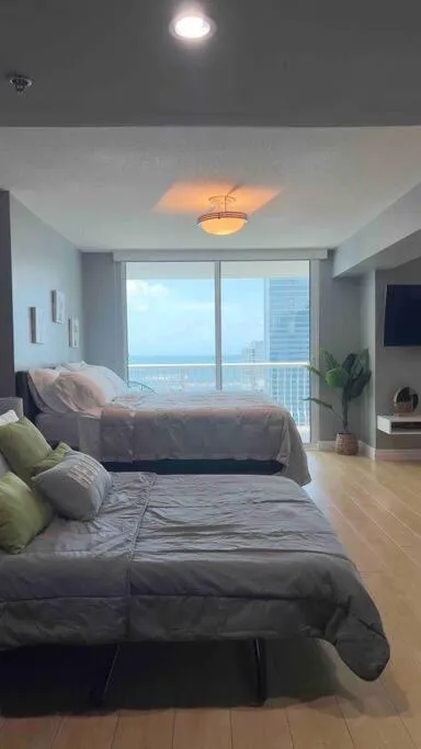 Bed in Brickell Center w/City & Bay View + FREE Parking!