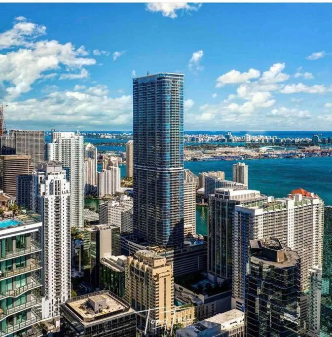 Property building in Brickell Center w/City & Bay View + FREE Parking!