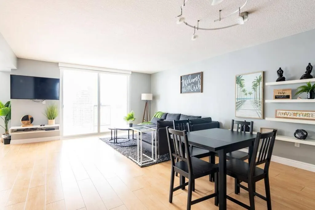 TV and multimedia in Brickell Center w/City & Bay View + FREE Parking!