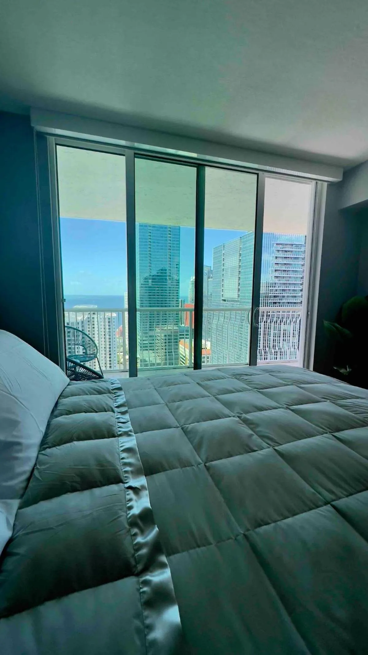 Bed in Brickell Center w/City & Bay View + FREE Parking!