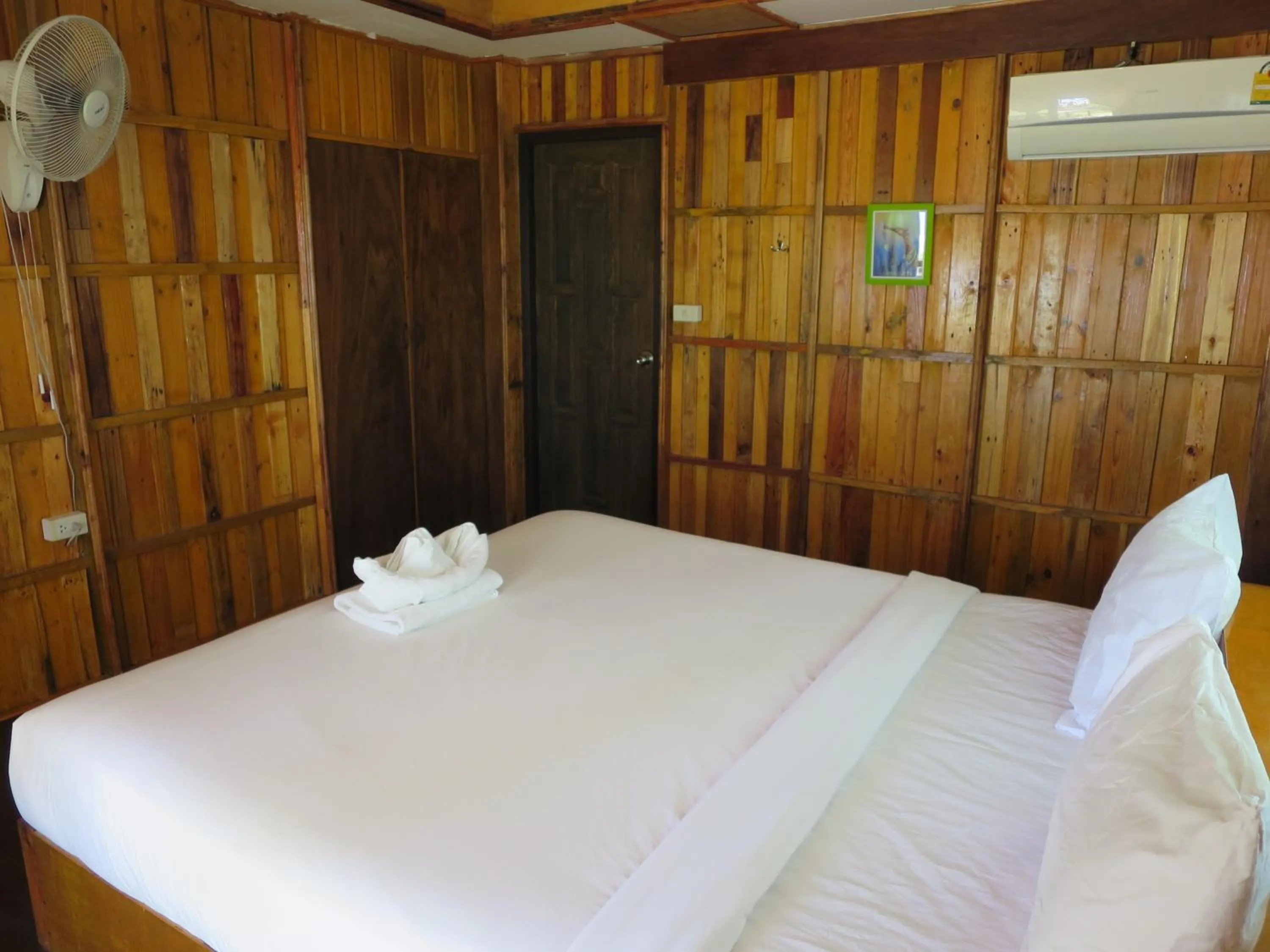 Photo of the whole room, Bed in Bangbaobeach Resort