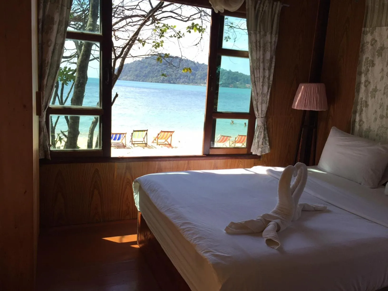 Bed in Bangbaobeach Resort