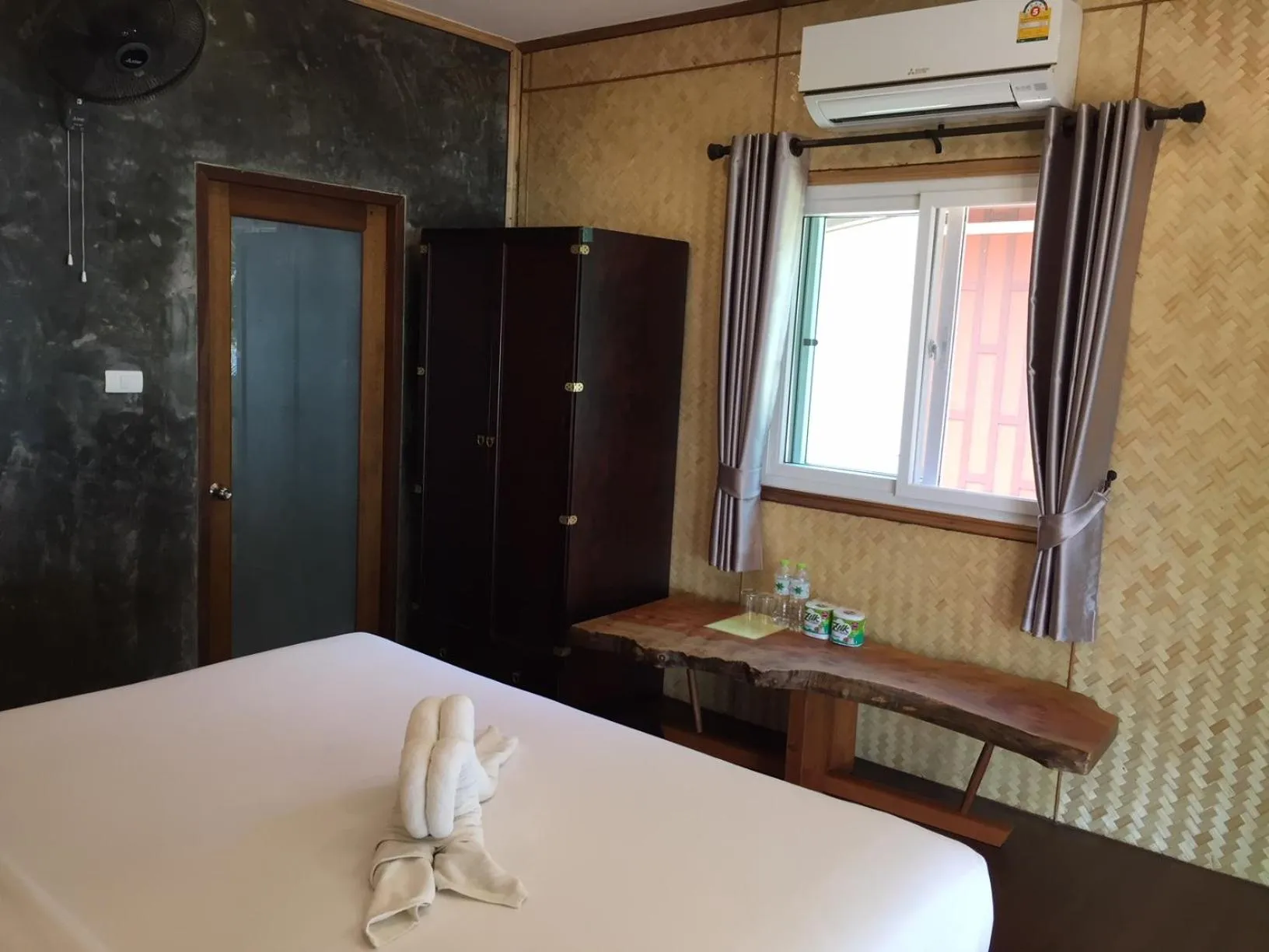 Bed in Bangbaobeach Resort