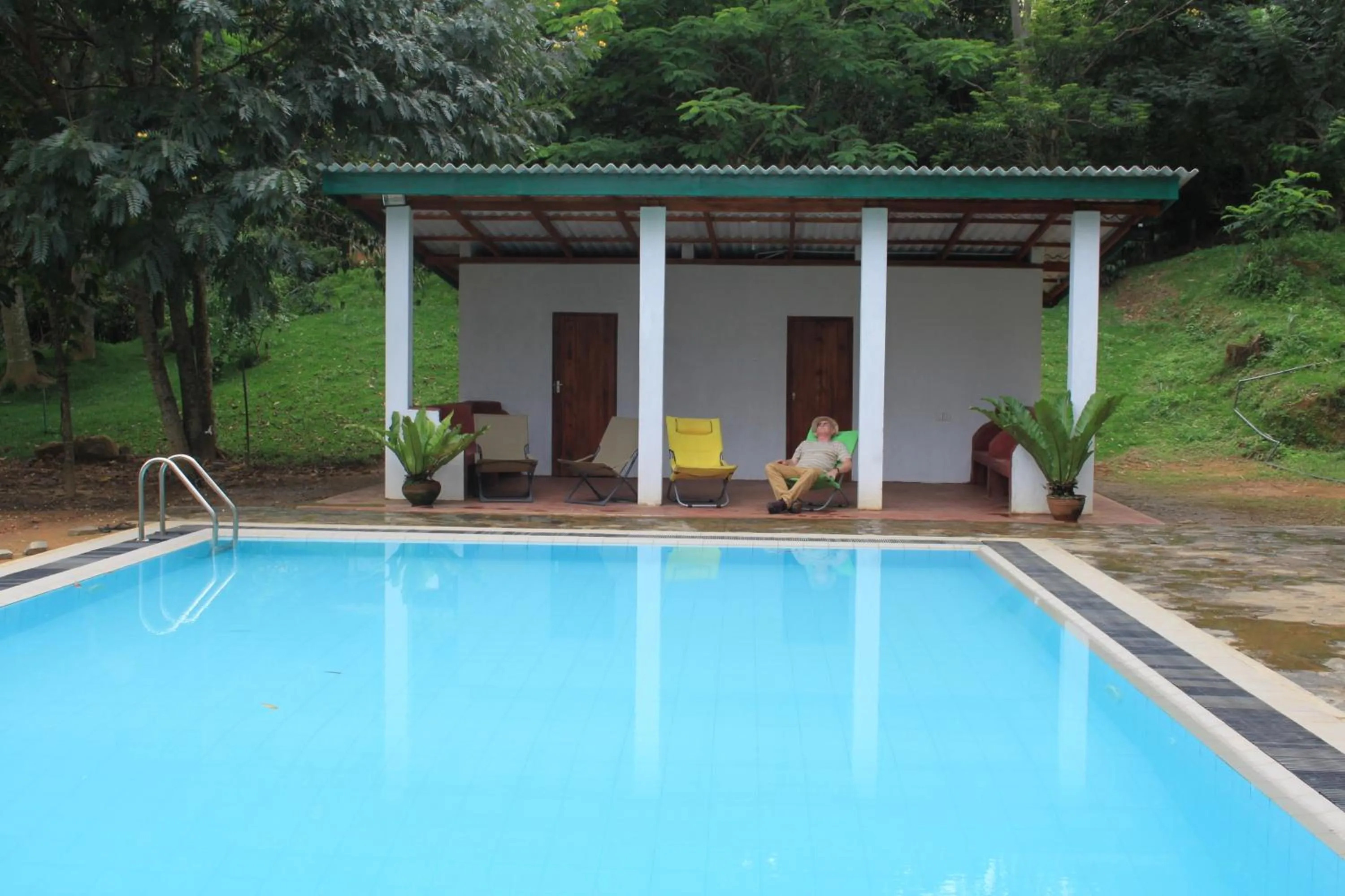 Swimming pool in Jungle Tide