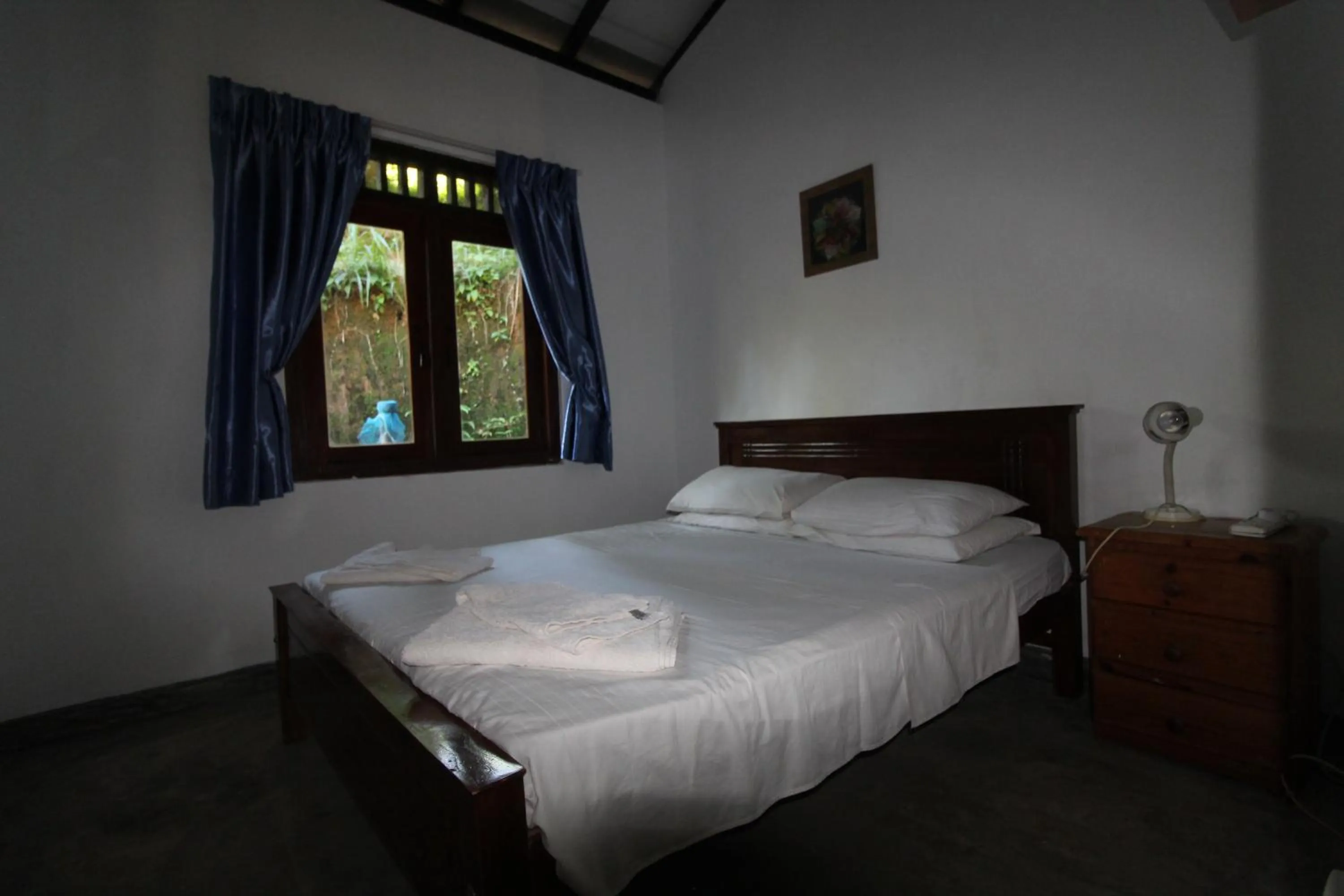 Bedroom in Jungle Tide