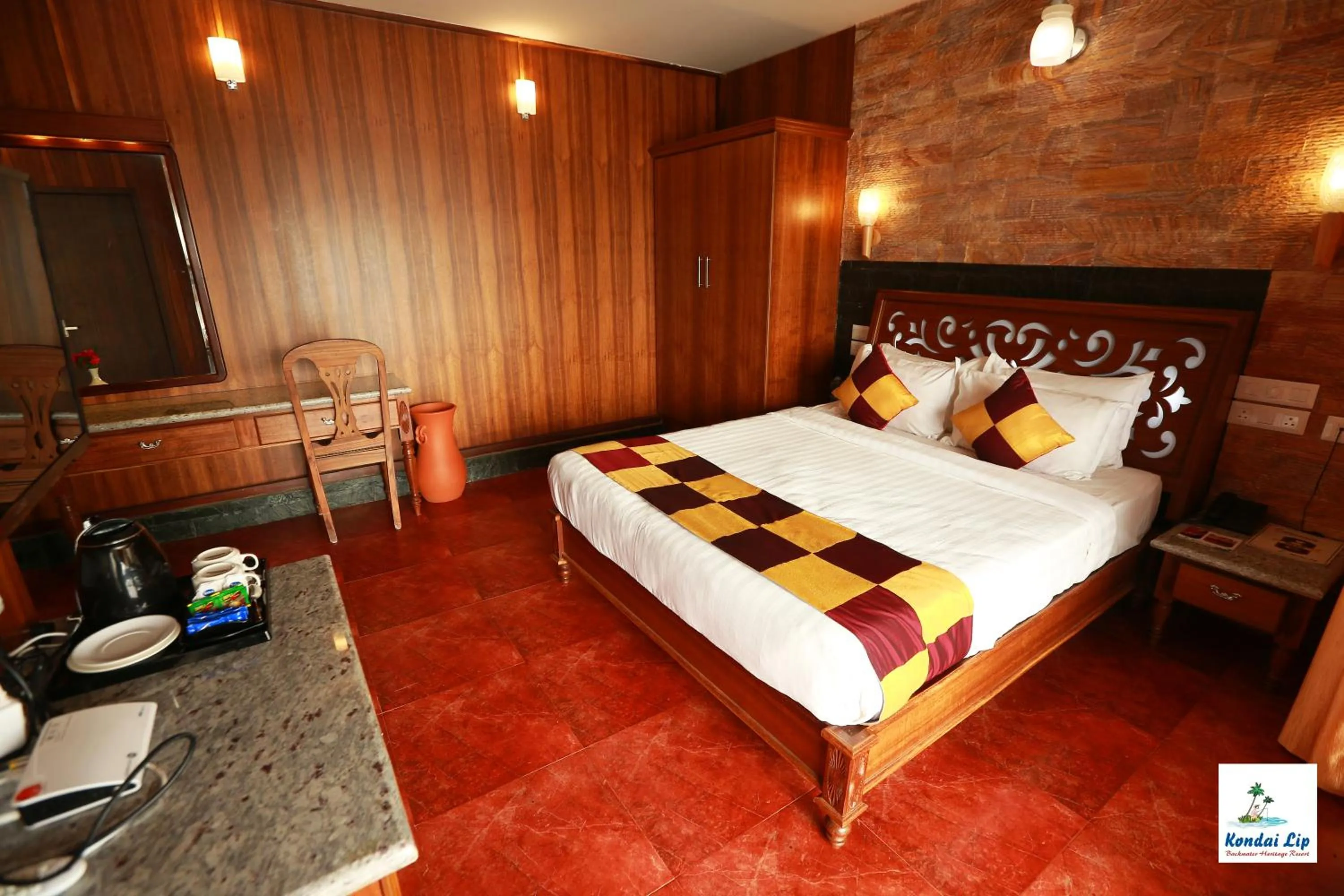 Bed in Kondai Lip Backwater Heritage Resort