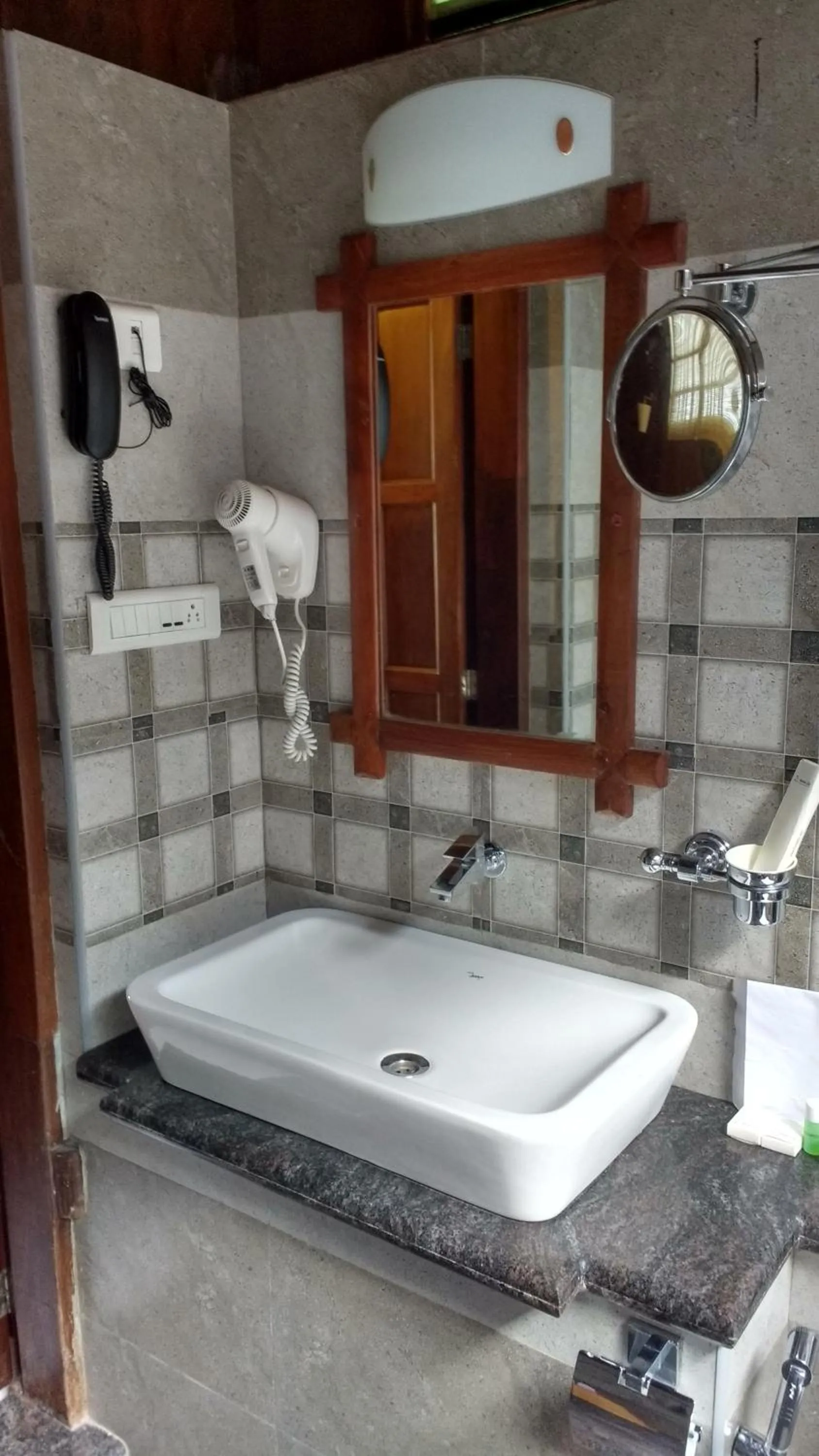 Bathroom in Kondai Lip Backwater Heritage Resort