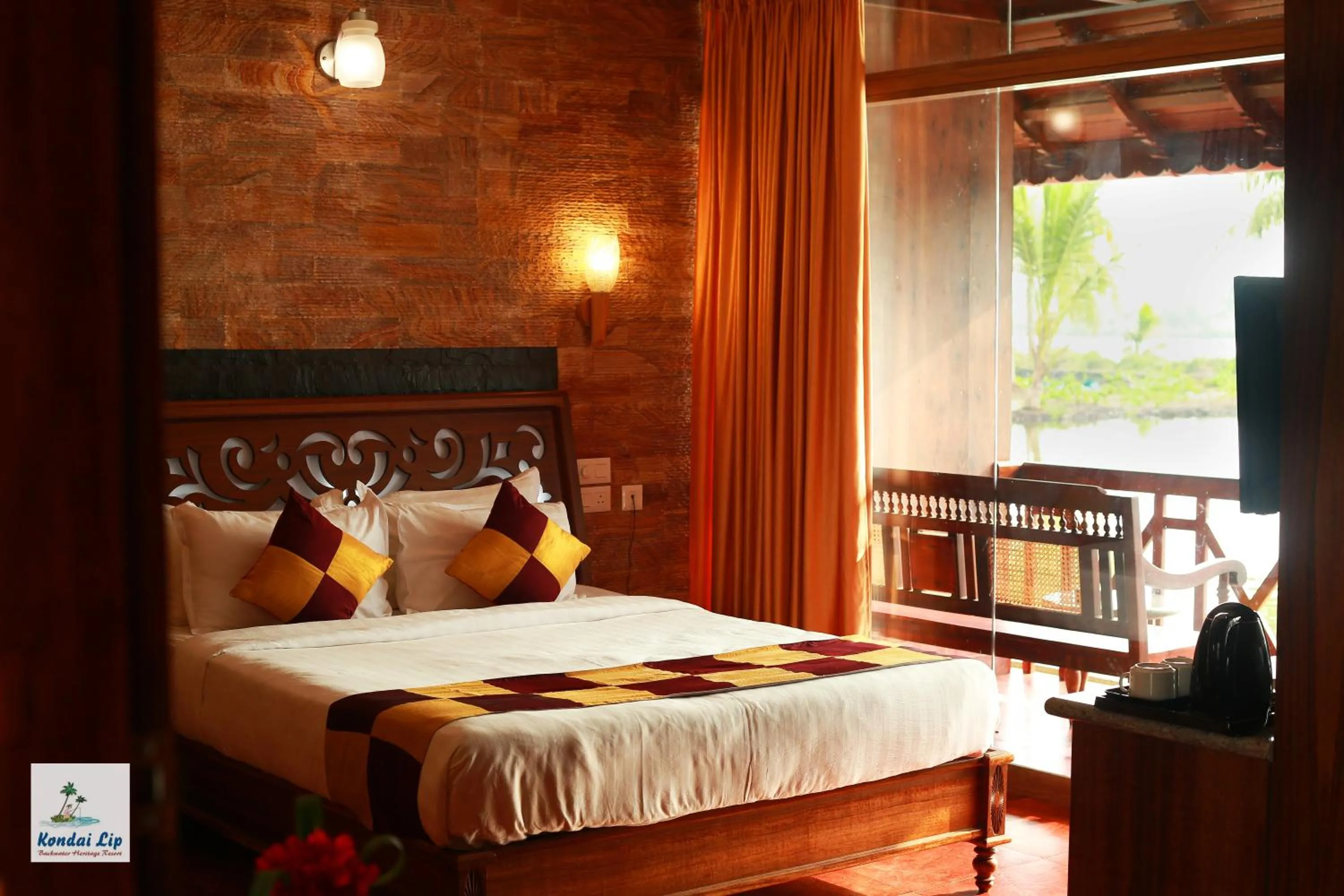 Bed in Kondai Lip Backwater Heritage Resort