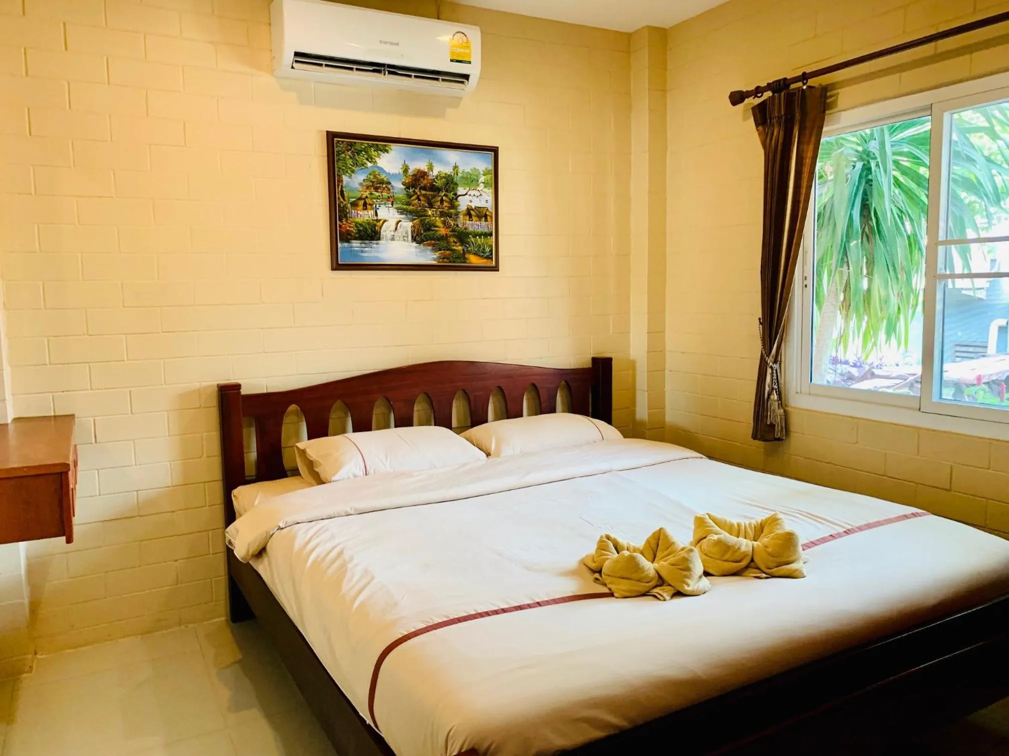 Bed in Benwadee Resort Pattaya