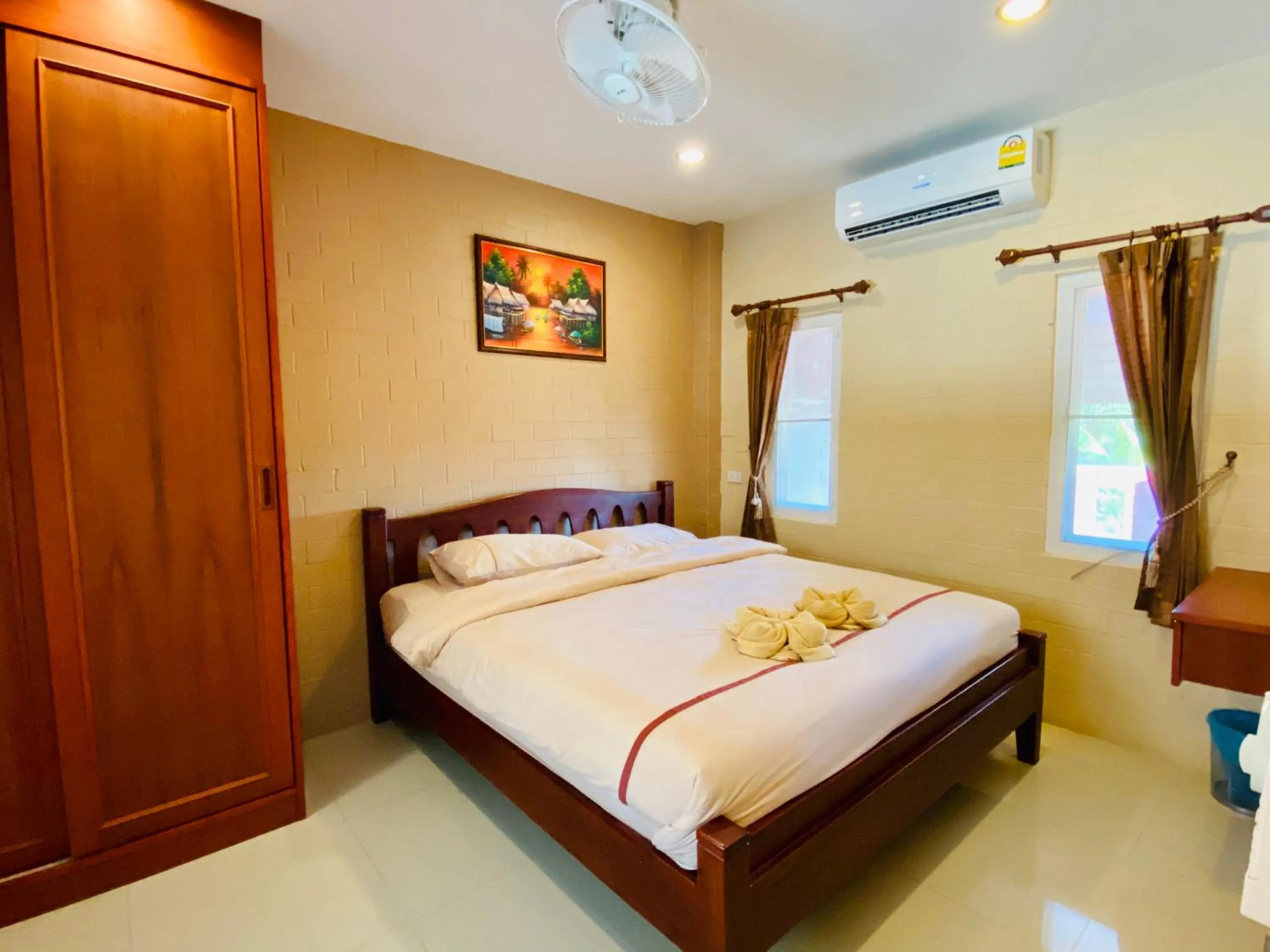Bed in Benwadee Resort Pattaya