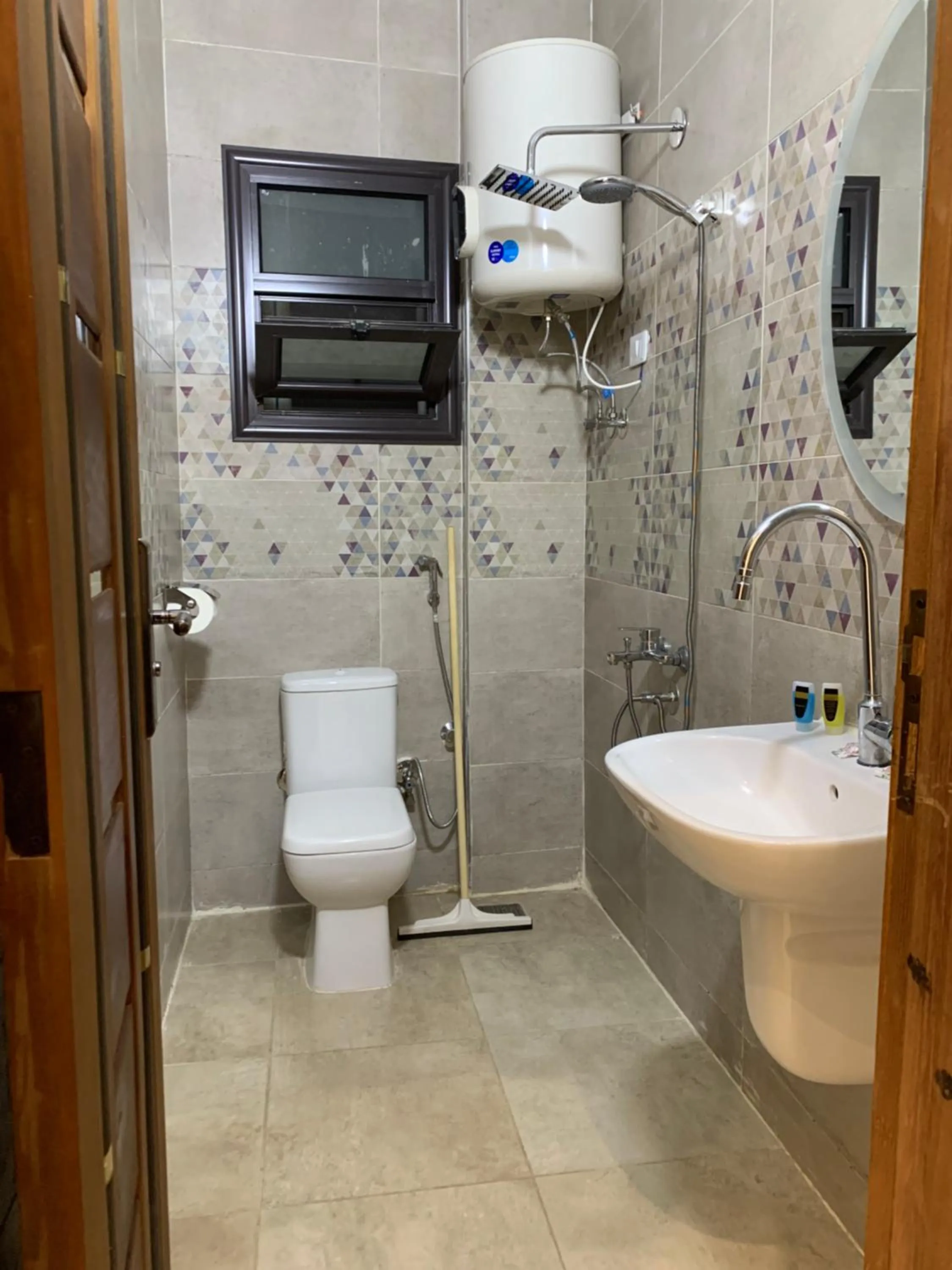 PR Family pyramids inn