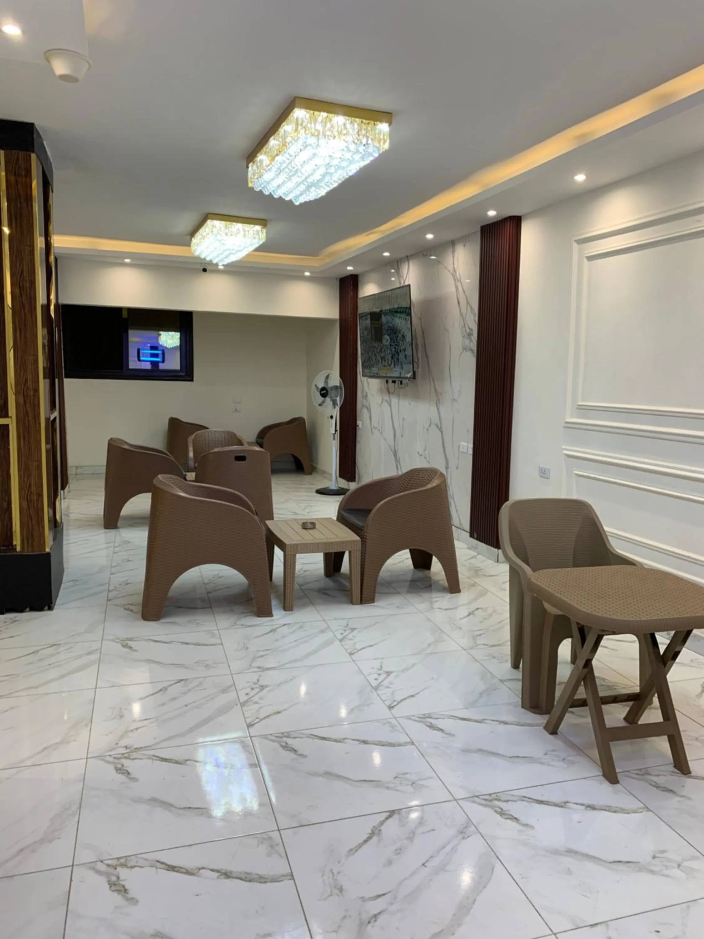 PR Family pyramids inn