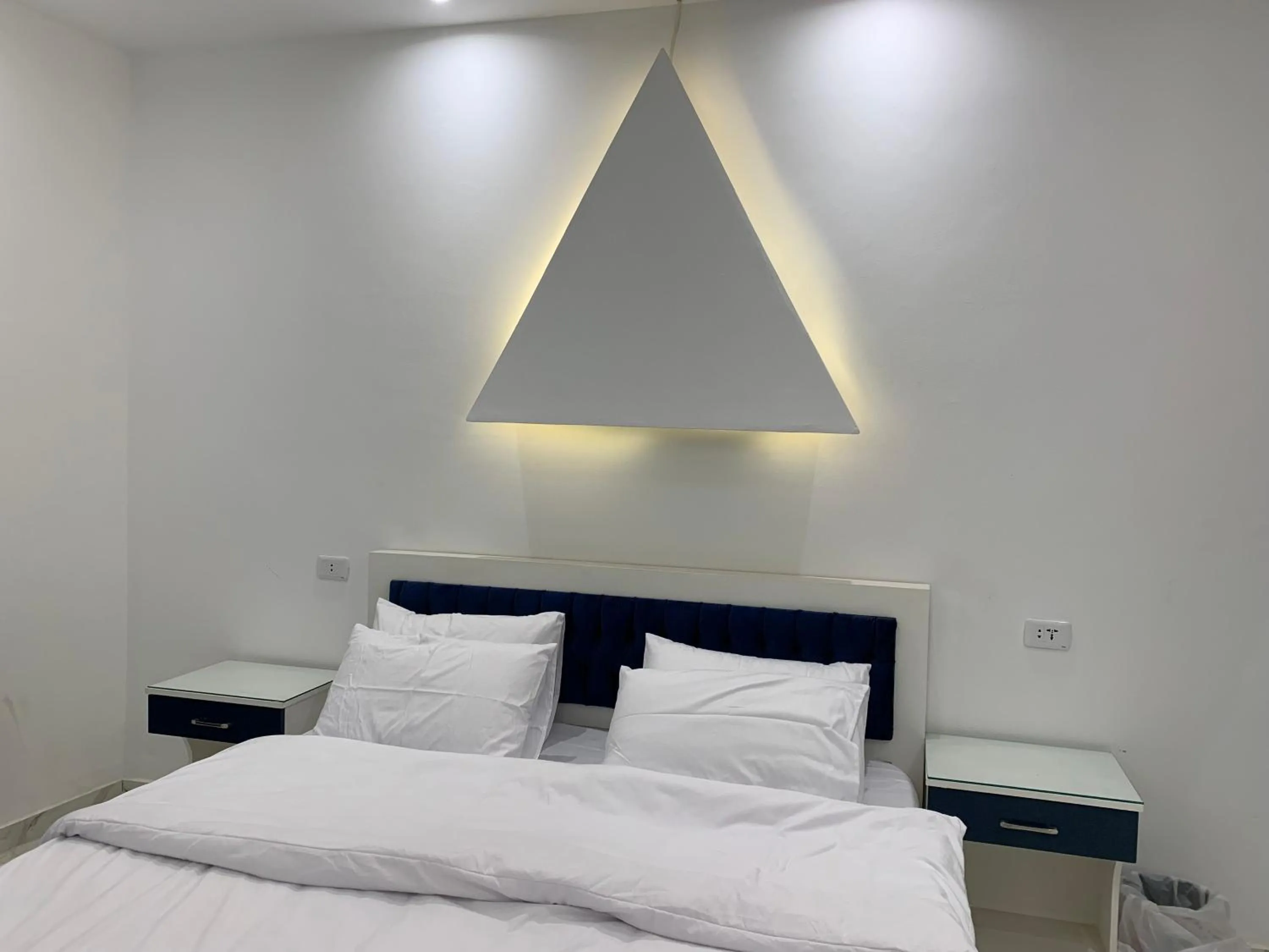 PR Family pyramids inn