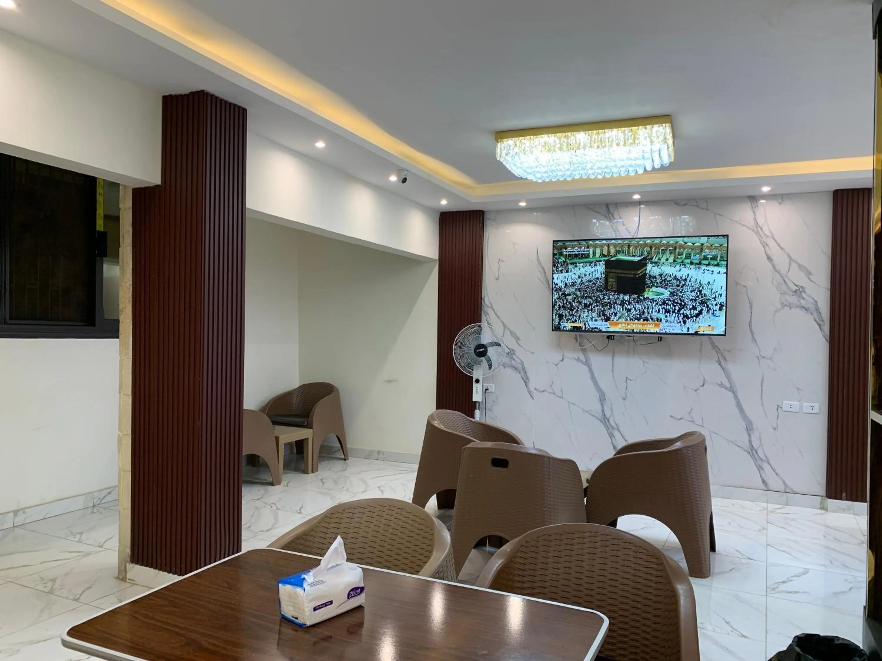 PR Family pyramids inn