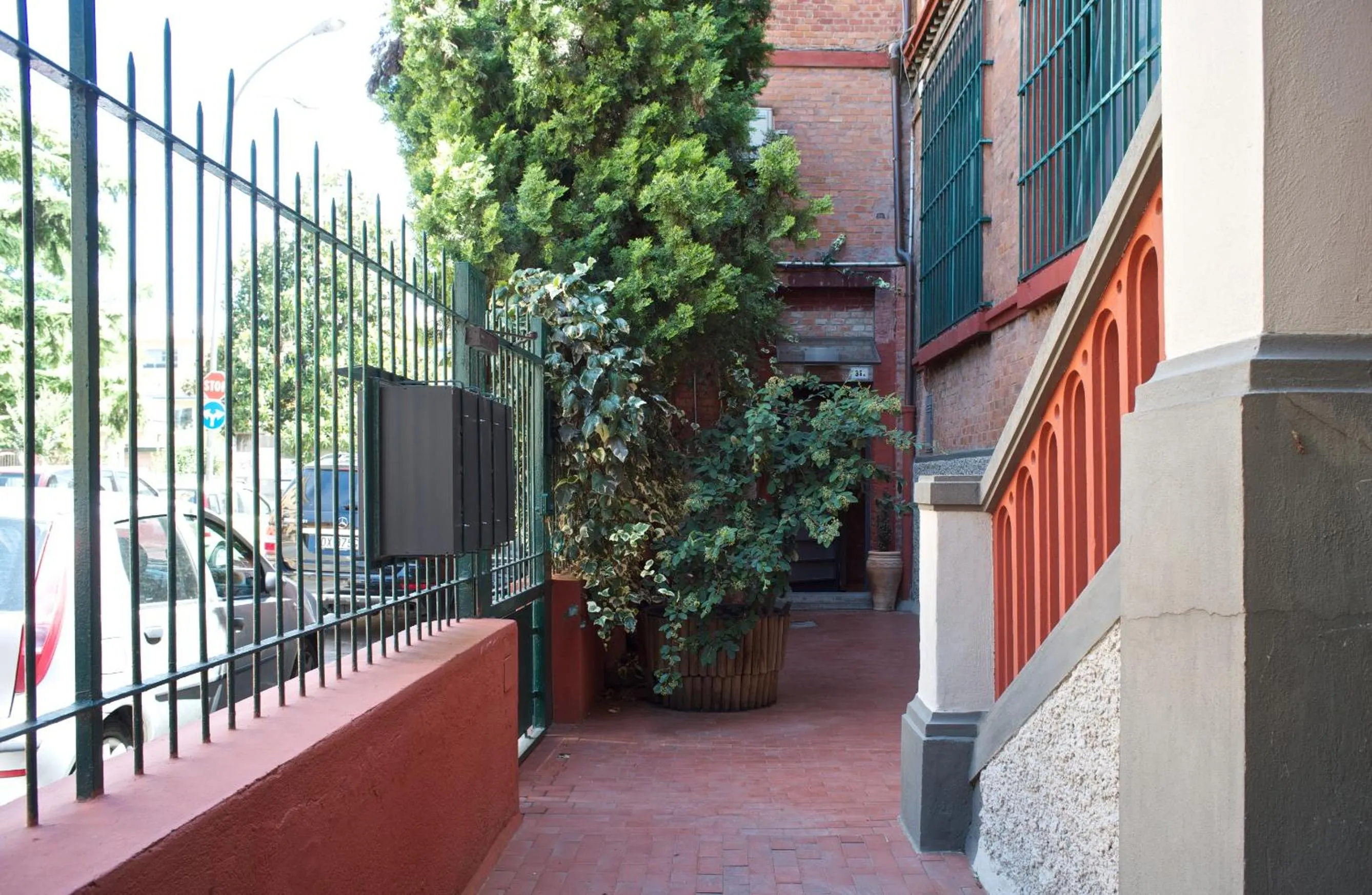 Facade/entrance in B&B Design