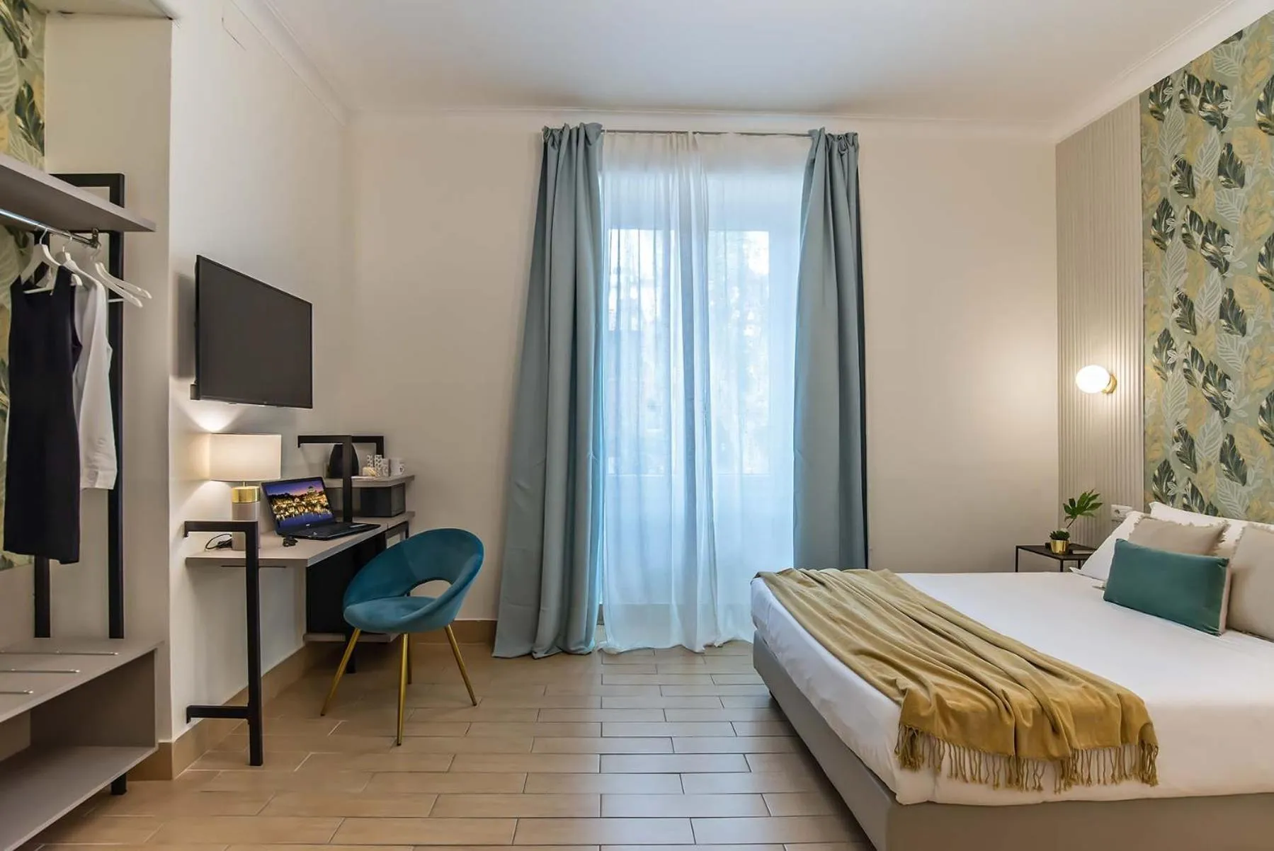 TV and multimedia, Bed in 94Rooms Vatican Guest House - Vigliena