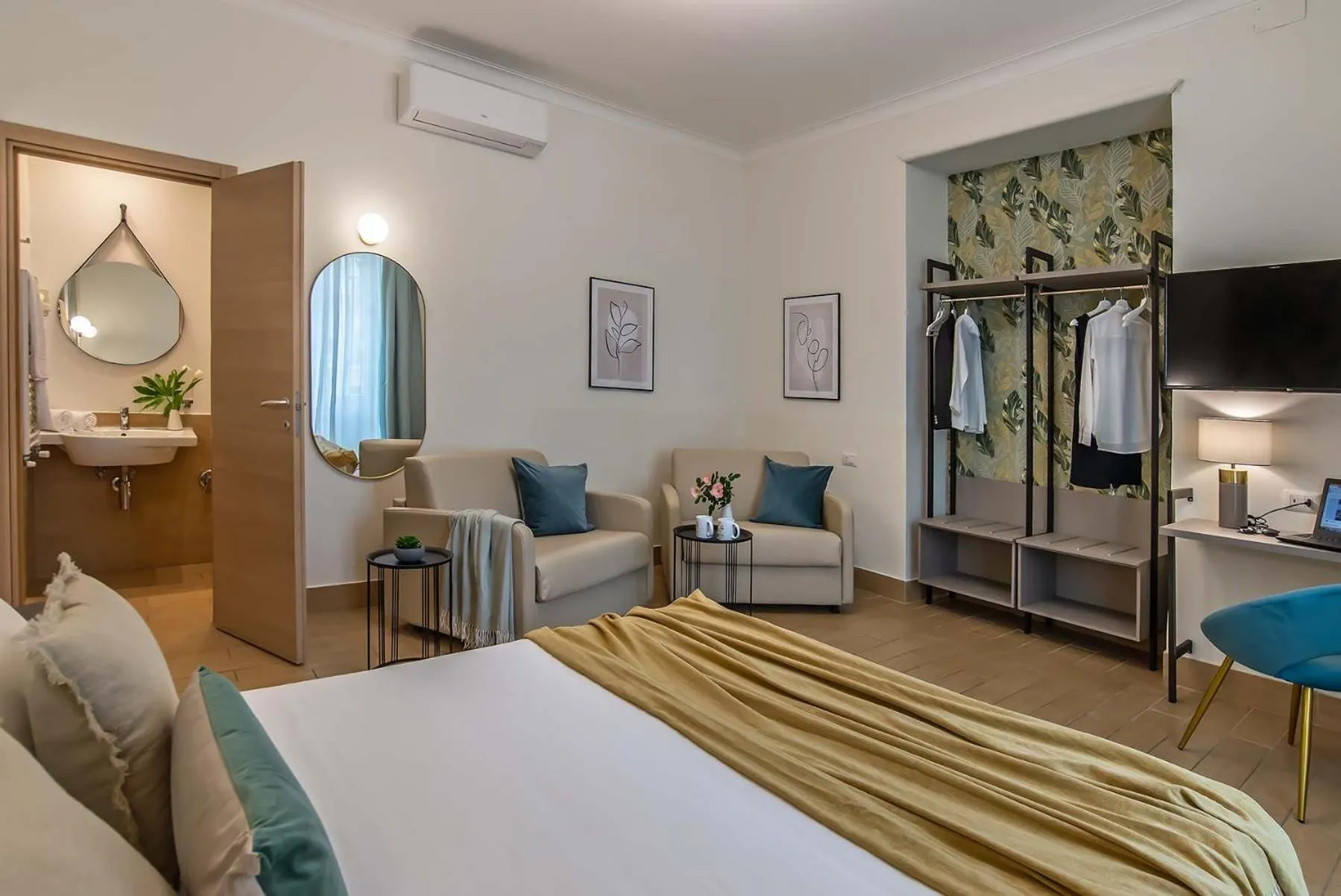 TV and multimedia, Bed in 94Rooms Vatican Guest House - Vigliena