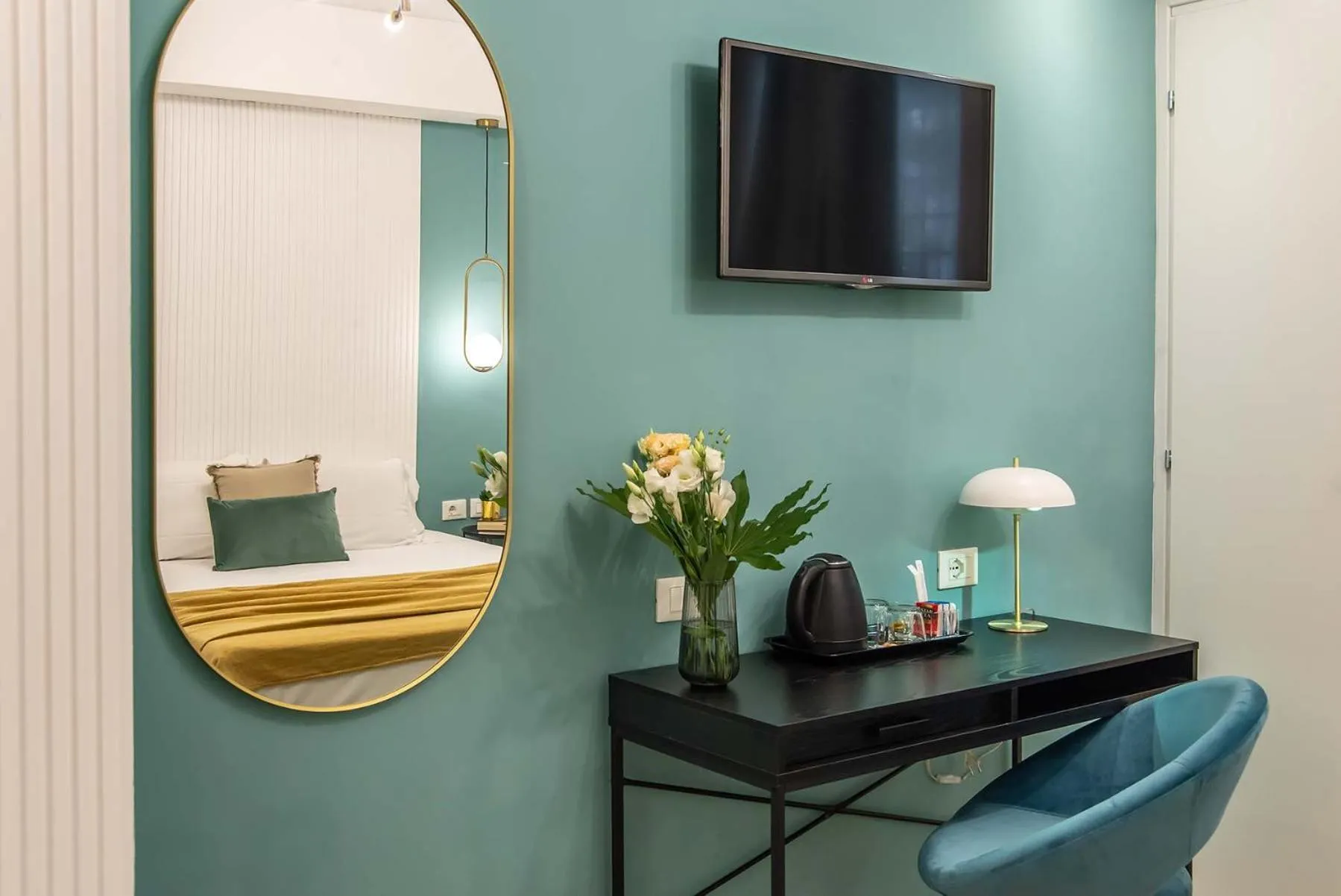 TV and multimedia in 94Rooms Vatican Guest House - Vigliena