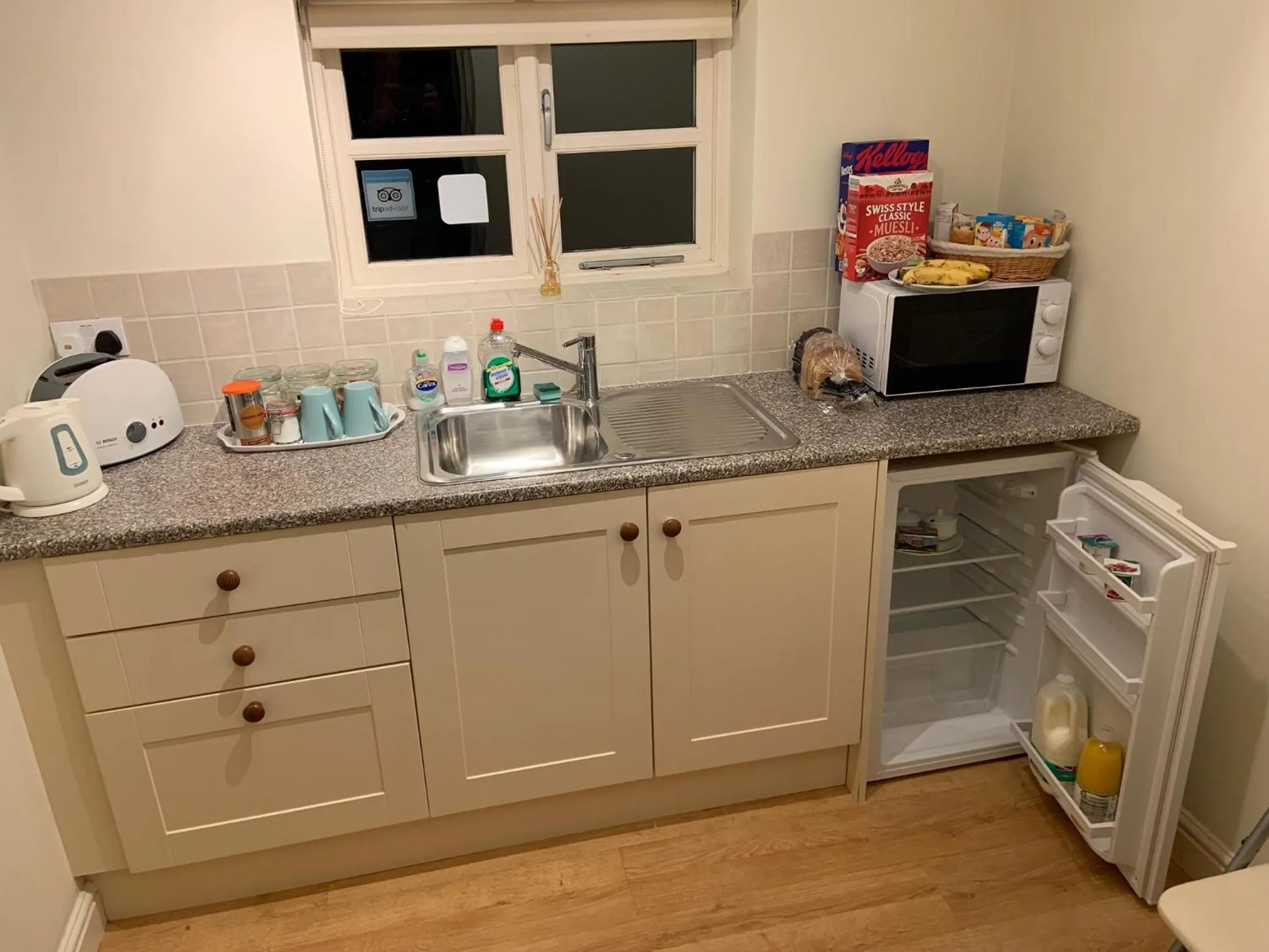 Kitchen or kitchenette in Field Cottage Bed and Breakfast