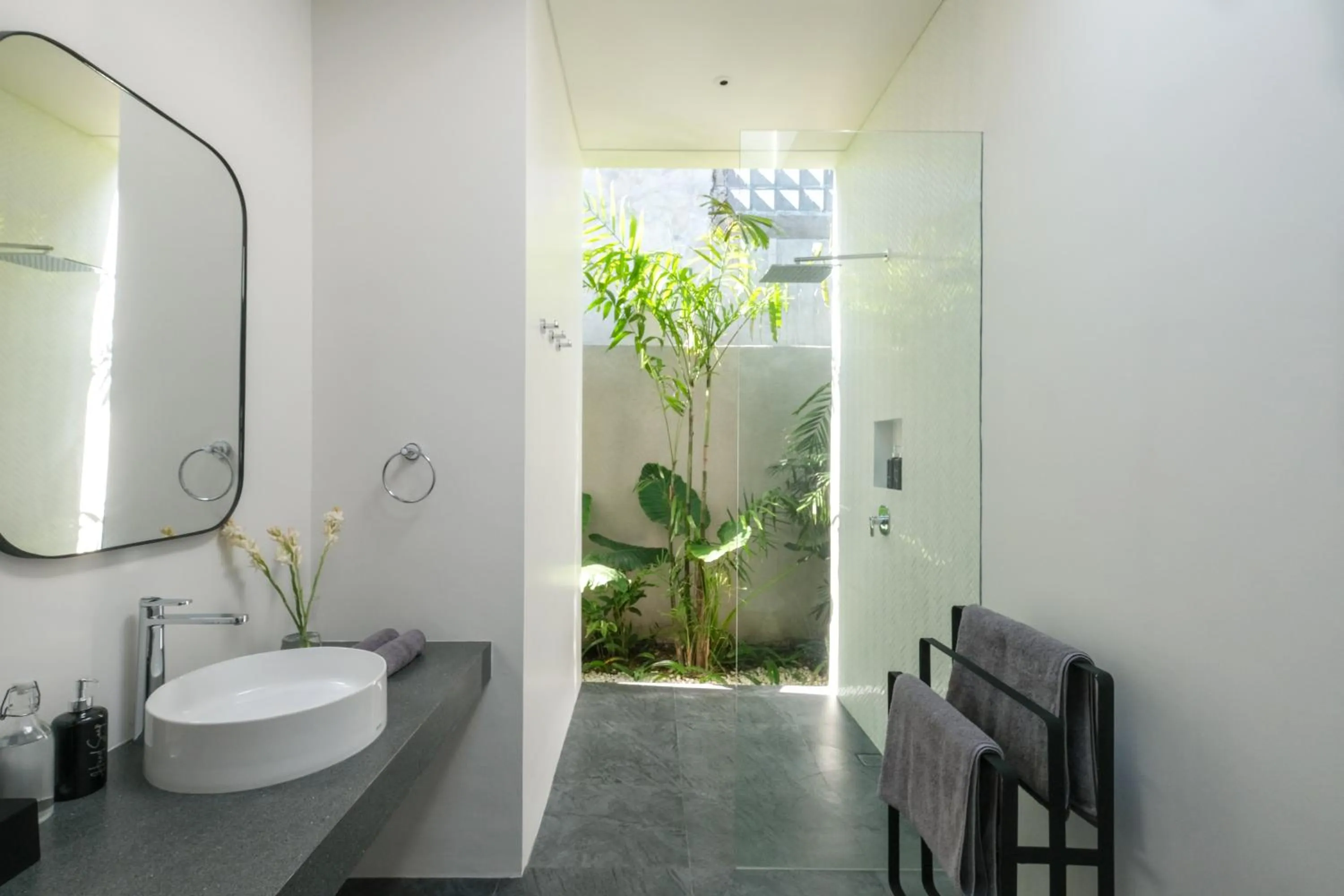 Bathroom in Bingin Breeze