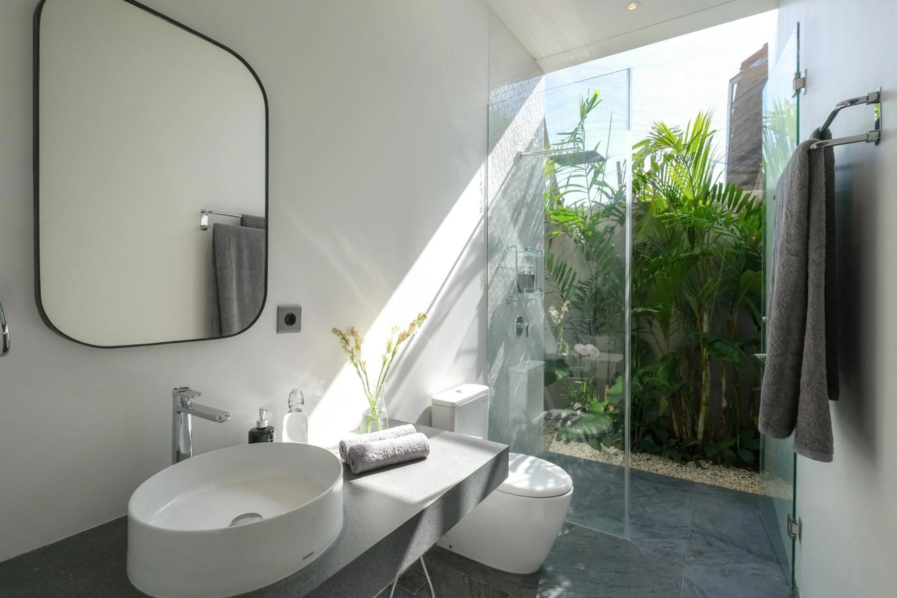 Bathroom in Bingin Breeze