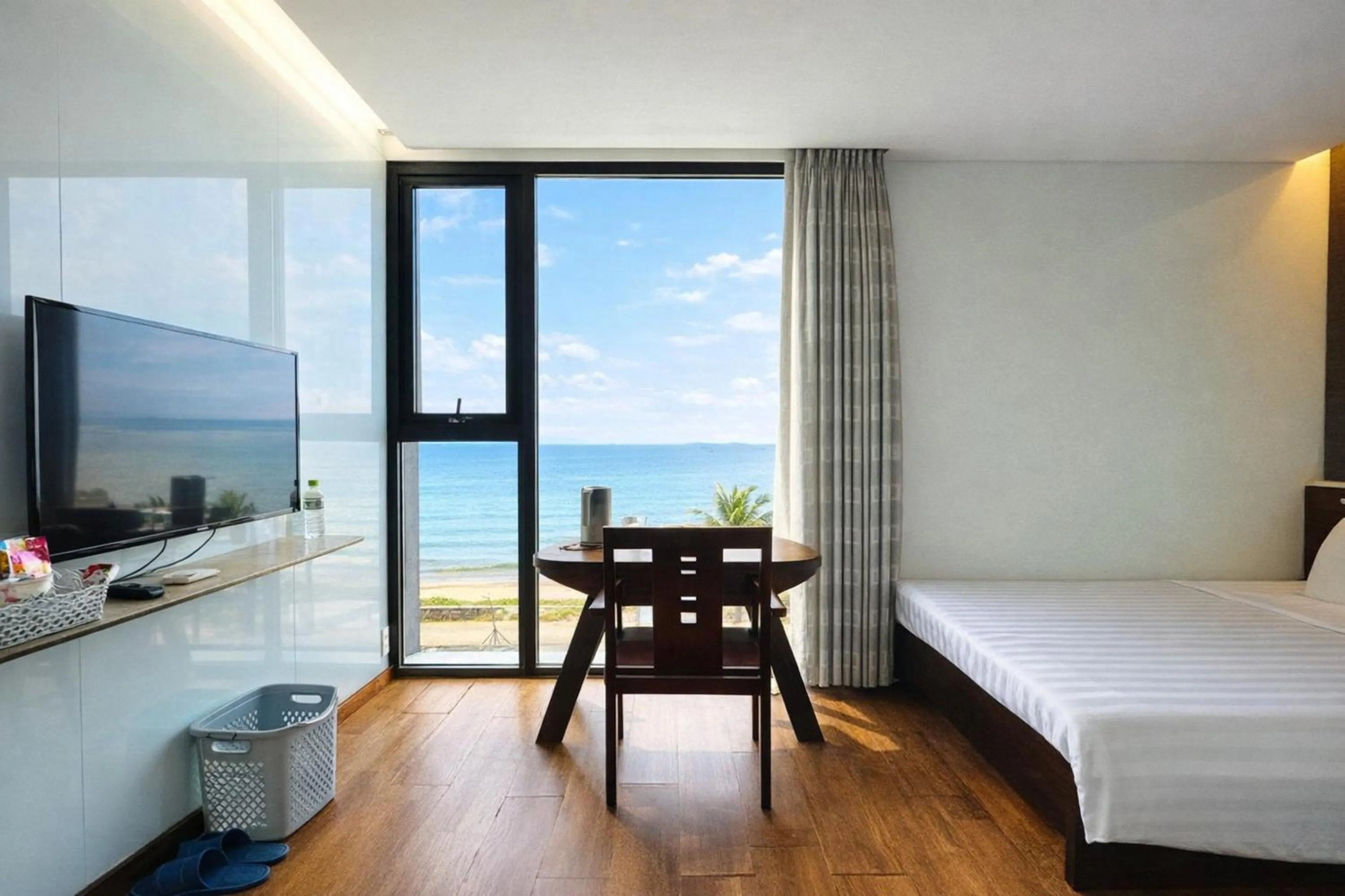 Photo of the whole room, Bed in Holiday Inn Hotel