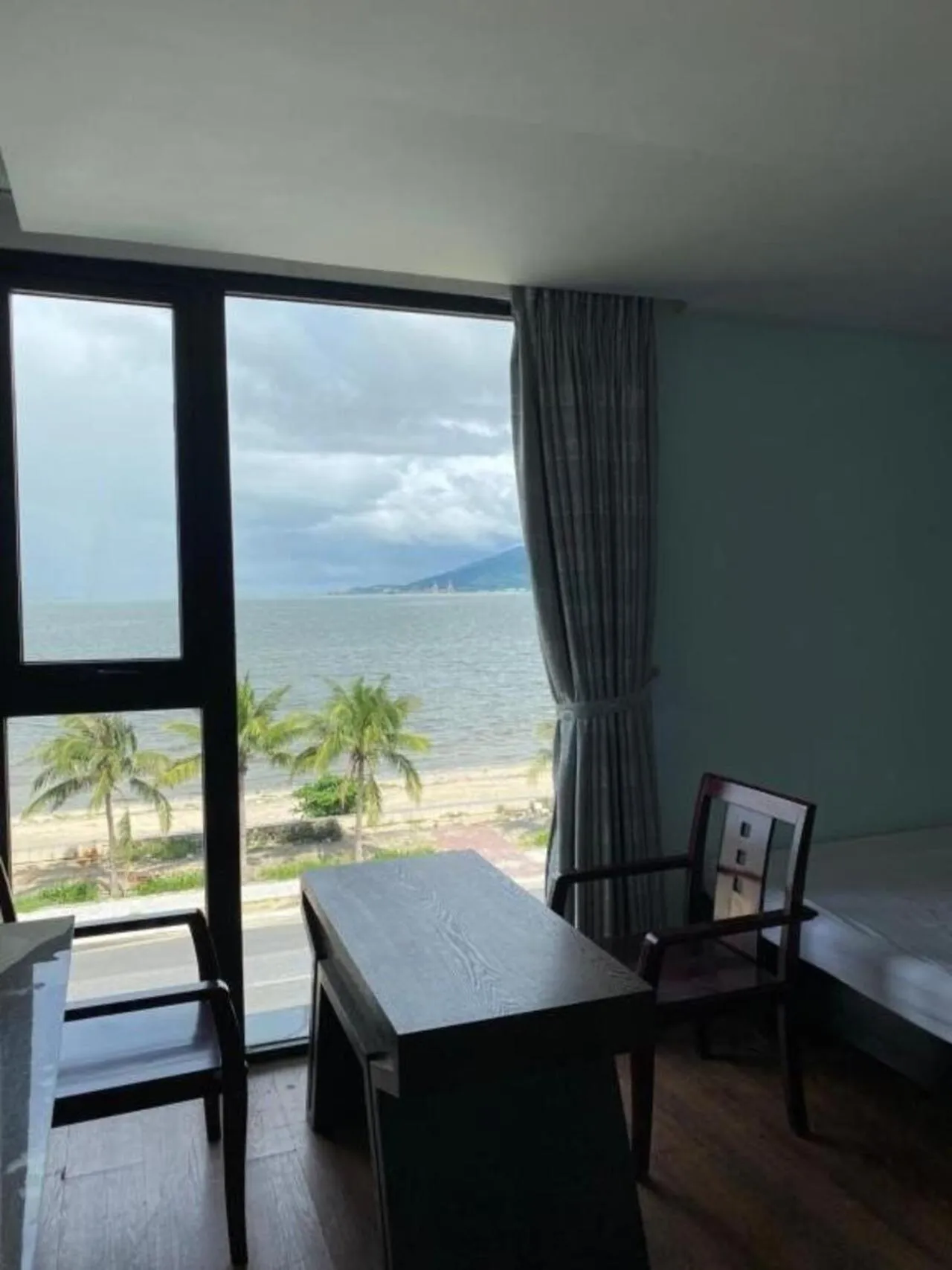 Seating area, Bed in Holiday Inn Hotel