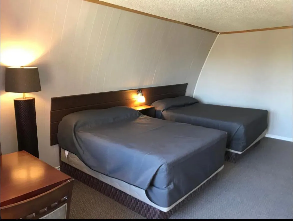 Bed in The little chalet motel