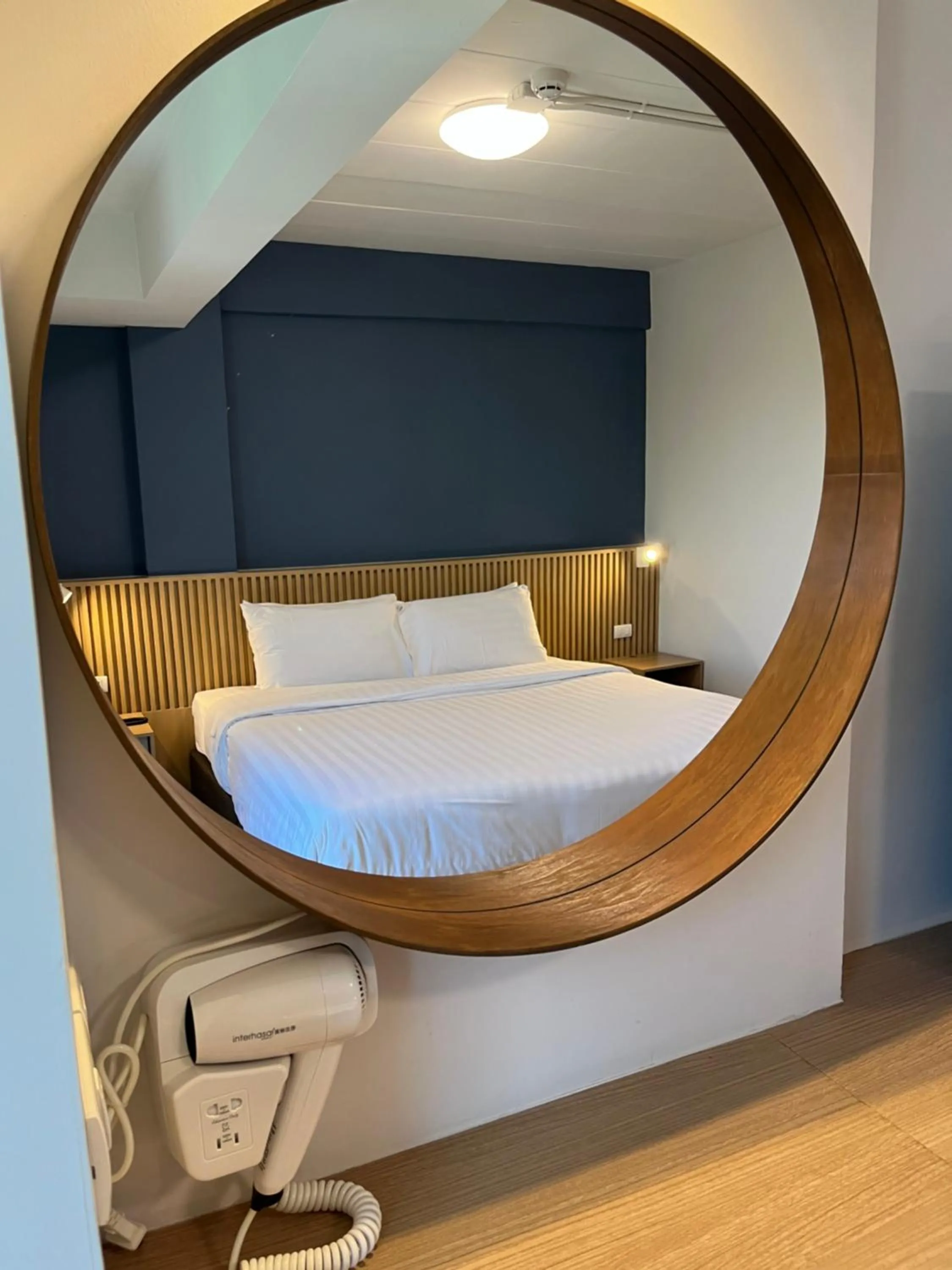 Bedroom, Bed in De Botan Bangna