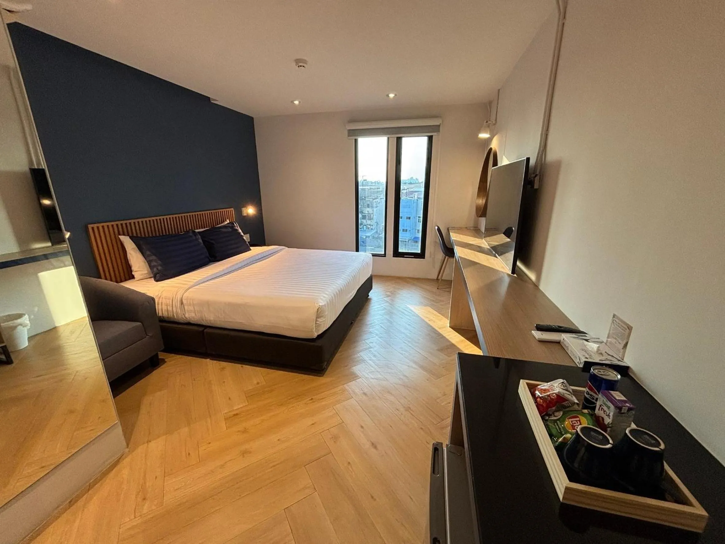 Bedroom, Bed in De Botan Bangna