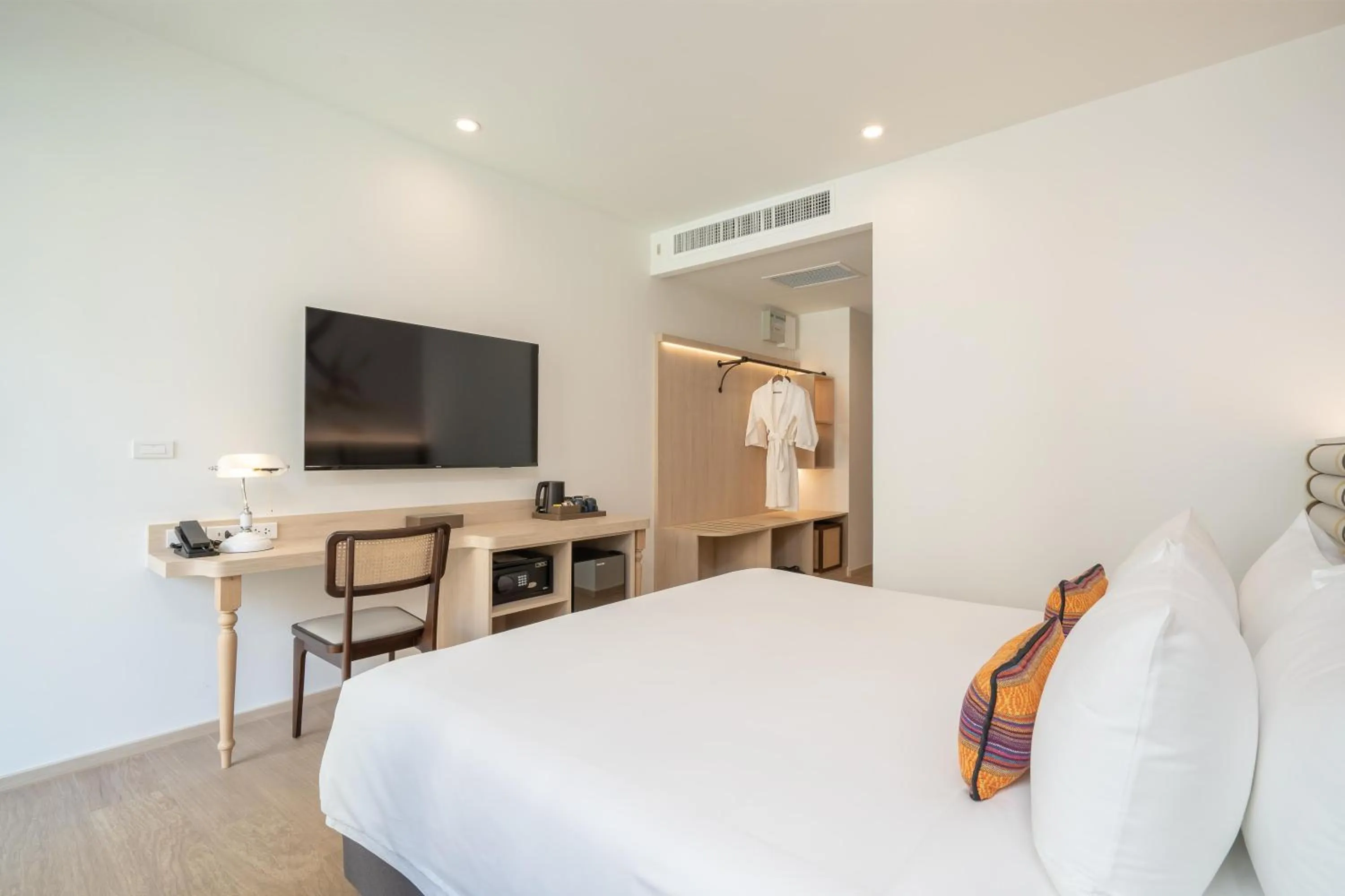 Bed in Pranakorn Heritage Hotel