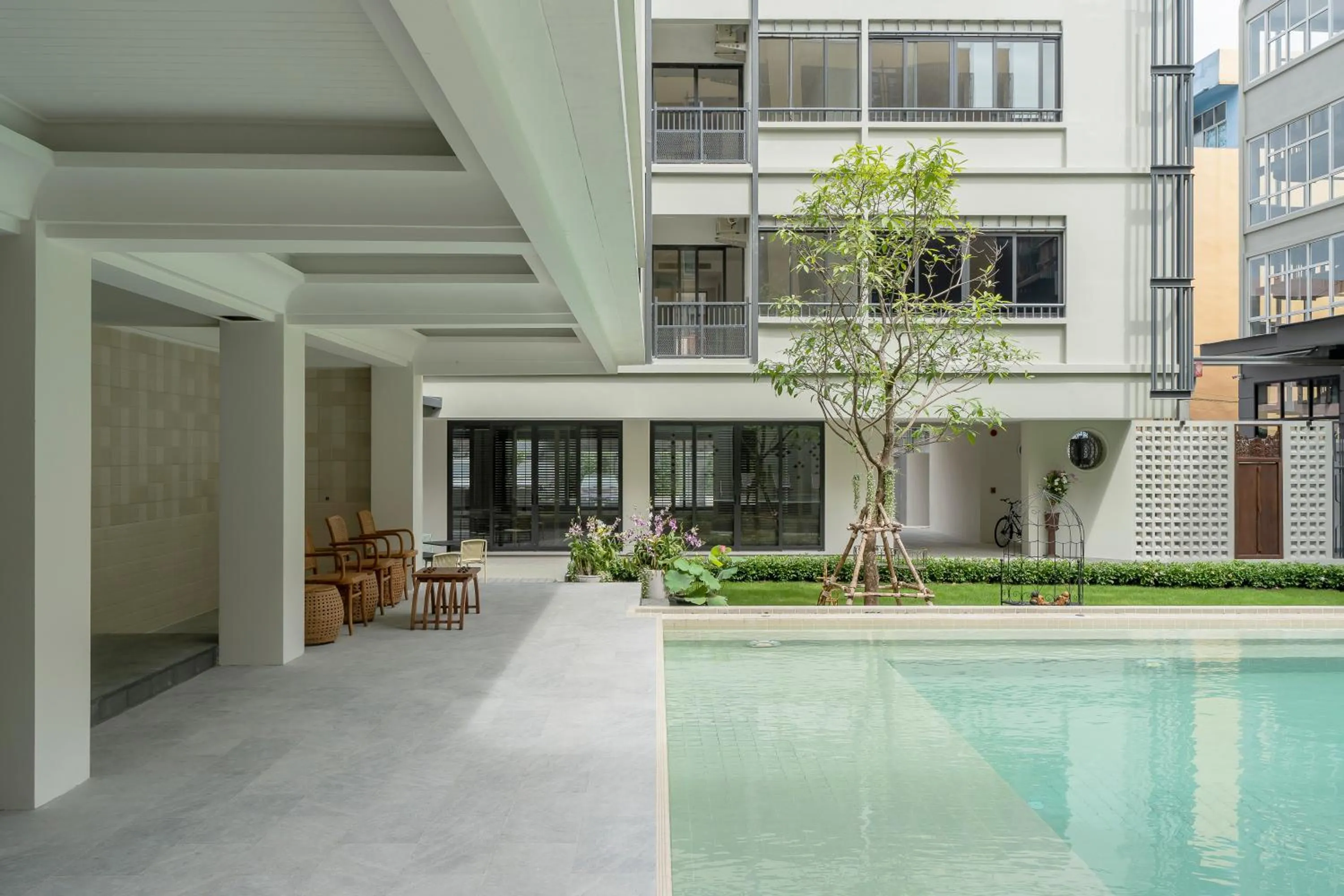 Swimming pool in Pranakorn Heritage Hotel