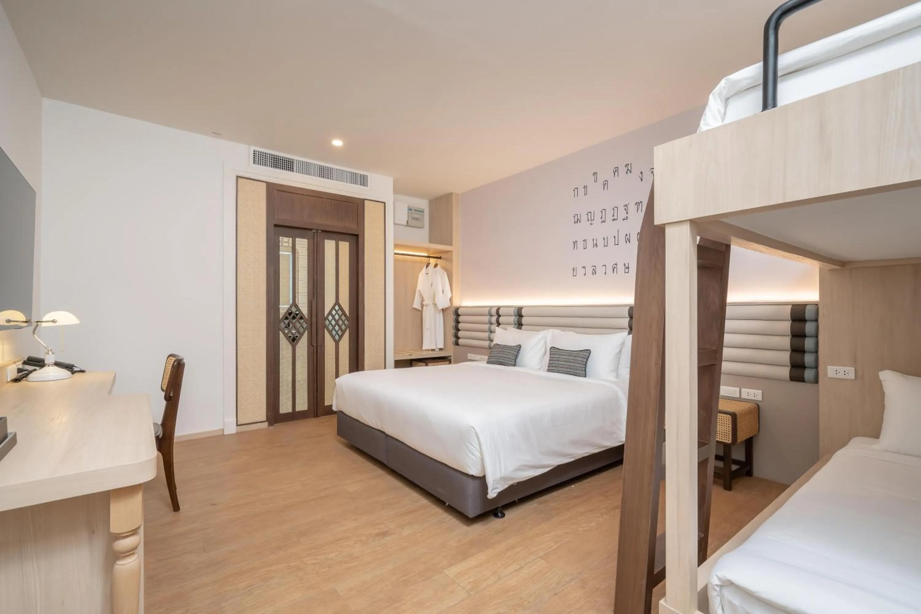 Bed in Pranakorn Heritage Hotel