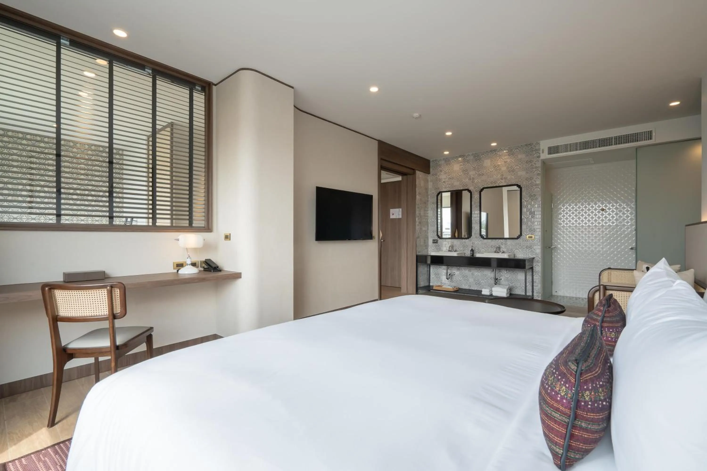 Bed in Pranakorn Heritage Hotel