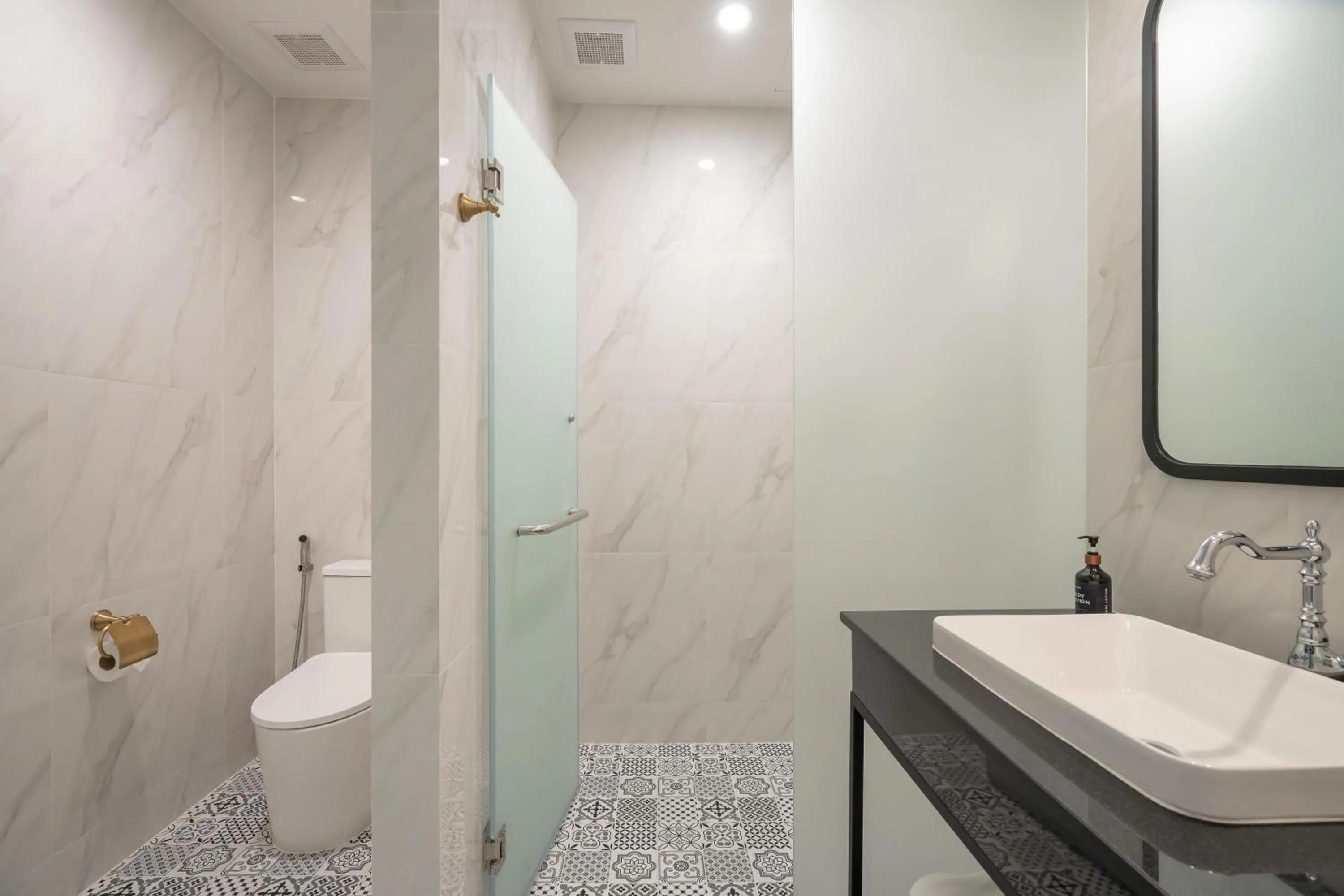 Shower in Pranakorn Heritage Hotel