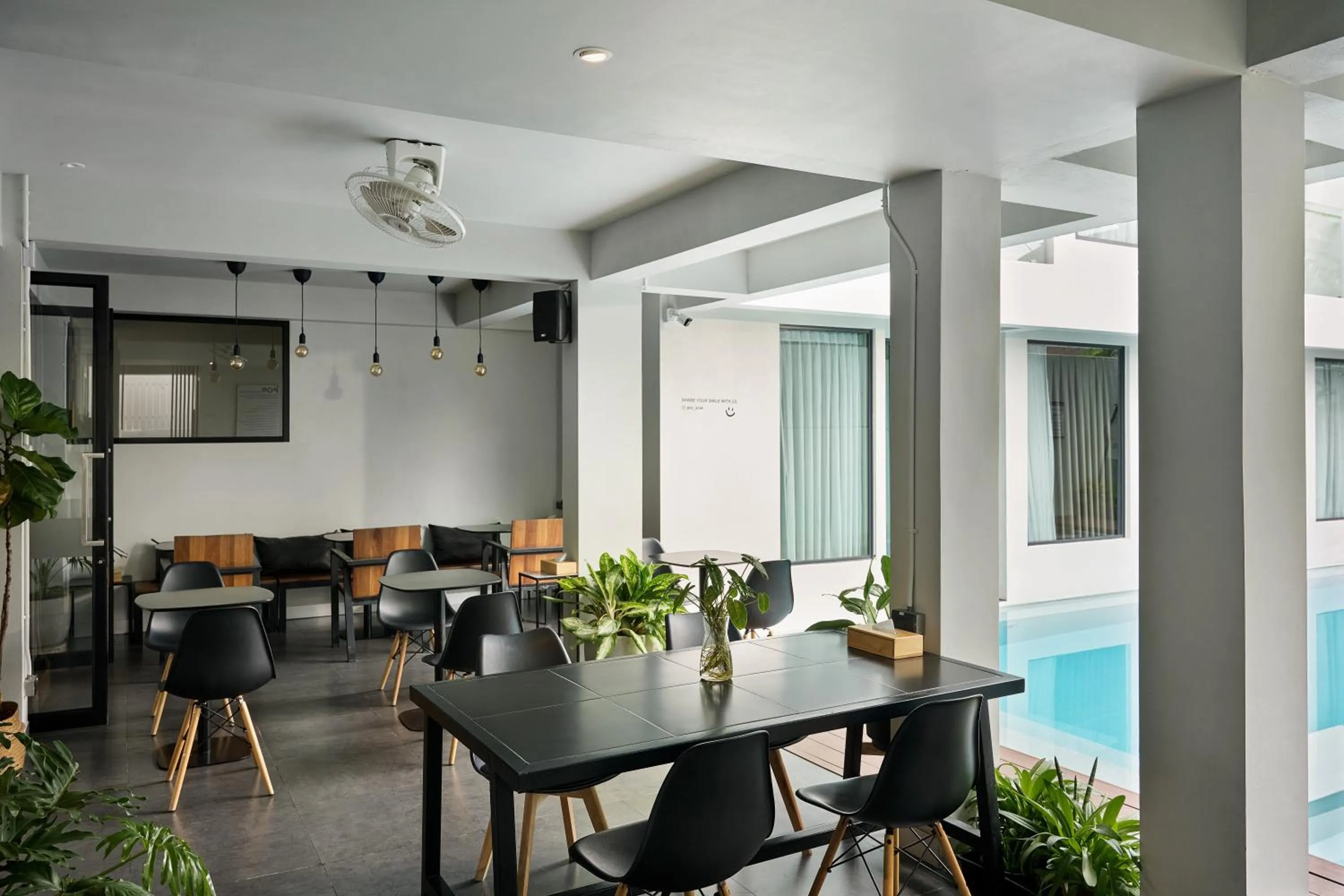 Dining area in POR Arak