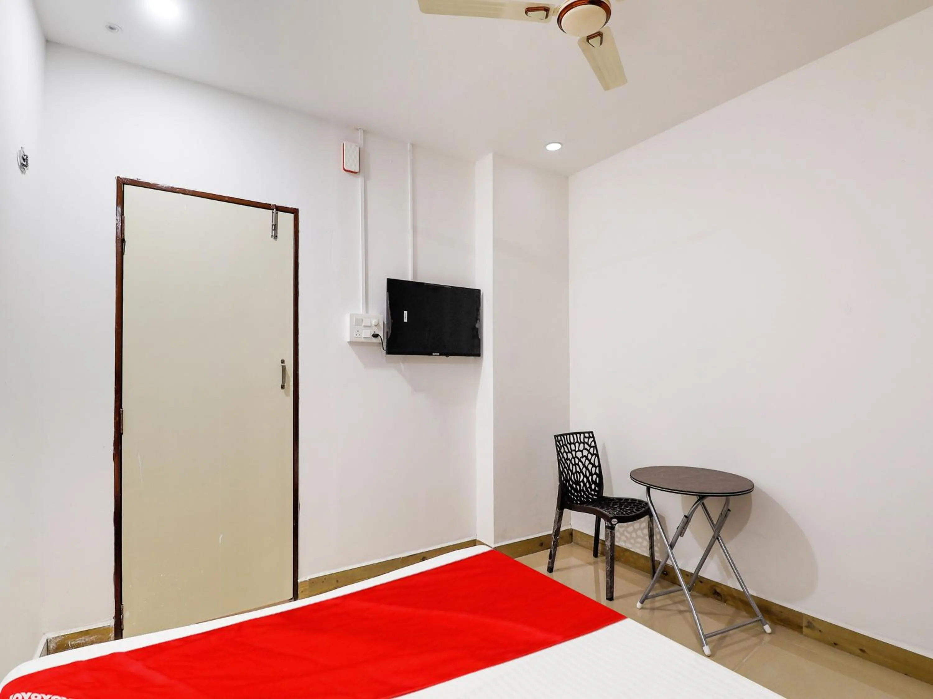 Facade/entrance, Bed in Hotel O Kompally Residency