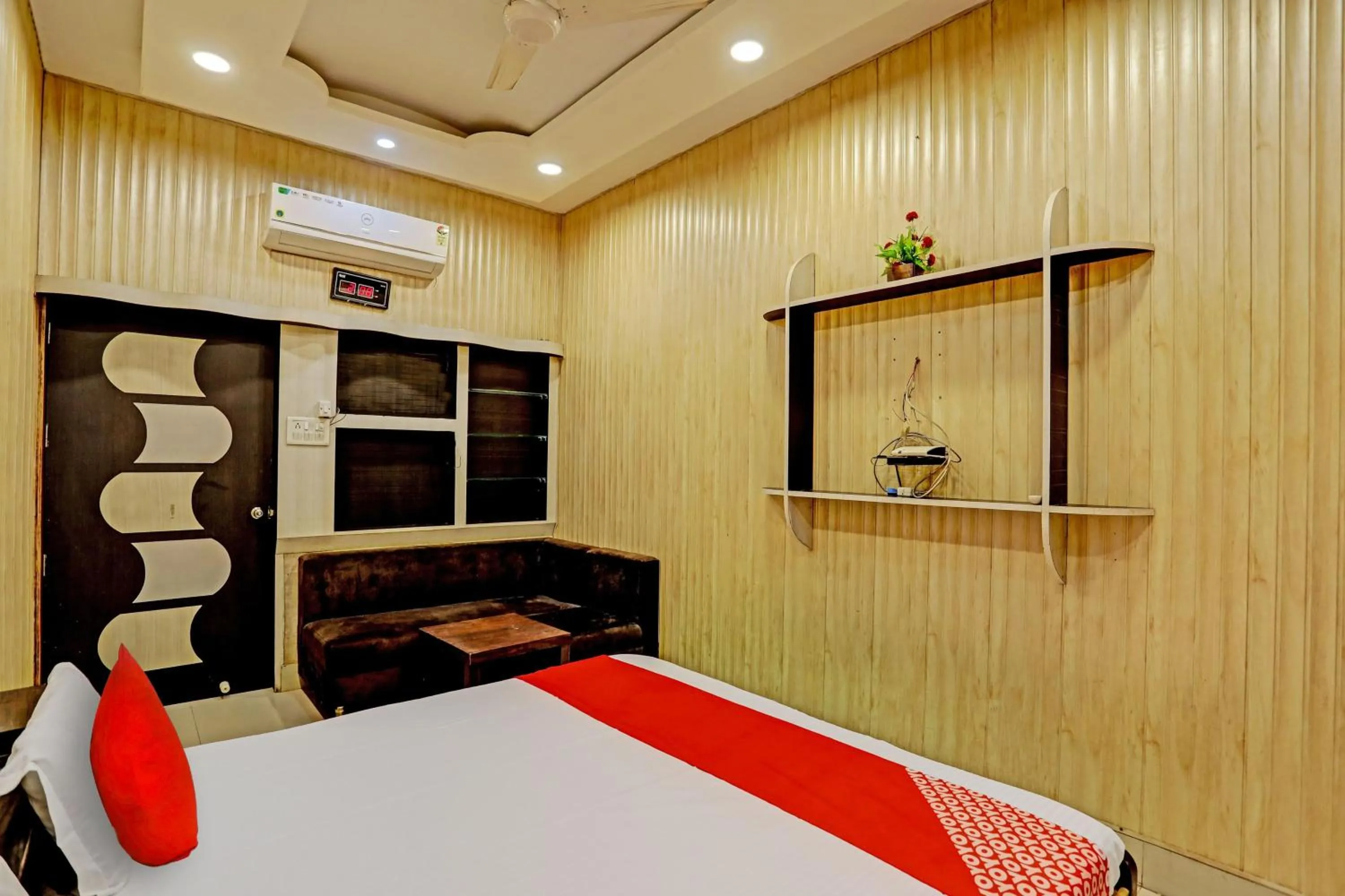 Bedroom, Bed in OYO Flagship Rathour Palace