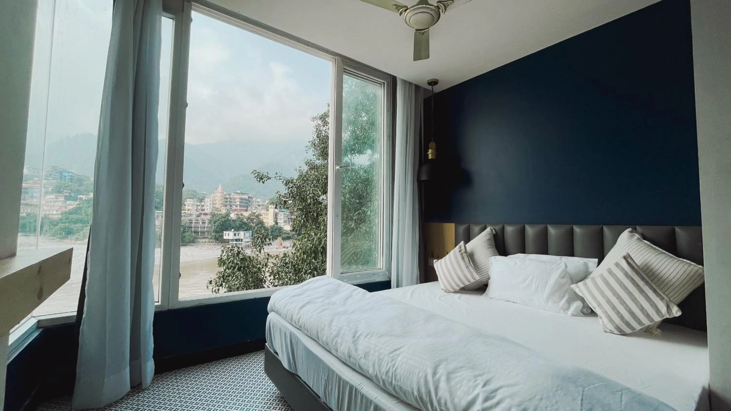 Bed in Joey's By The Ganges