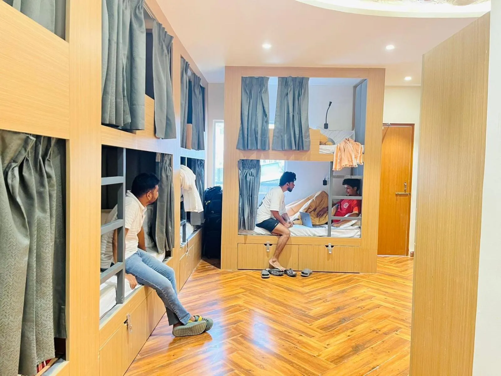 Photo of the whole room in Joey's By The Ganges