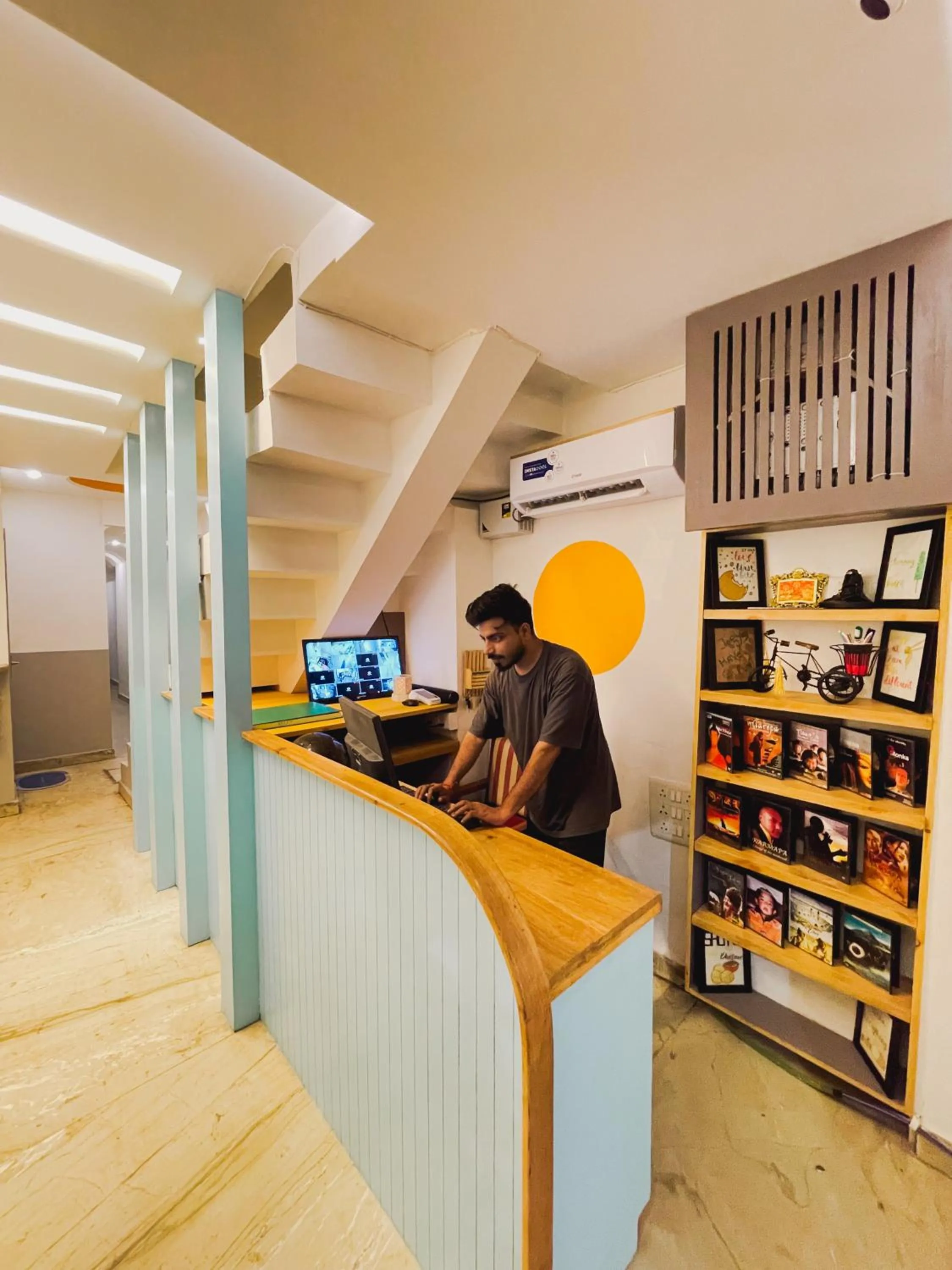 Lobby or reception in Joey's By The Ganges