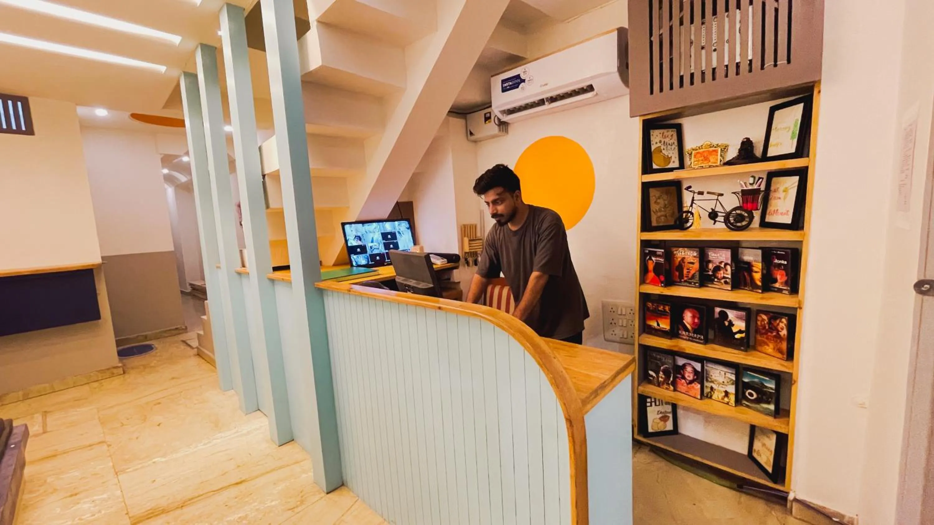 Lobby or reception in Joey's By The Ganges