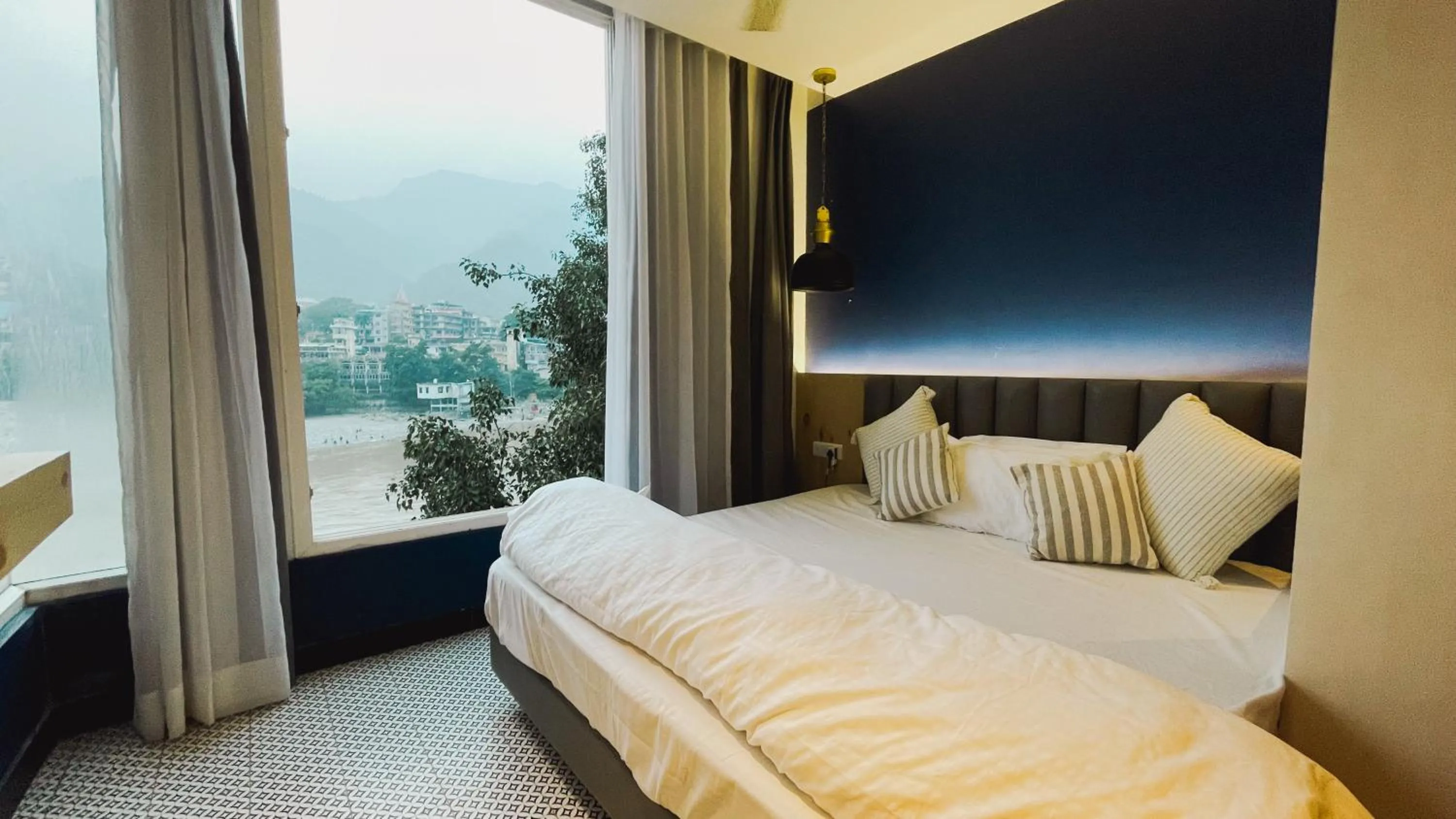 Bed in Joey's By The Ganges