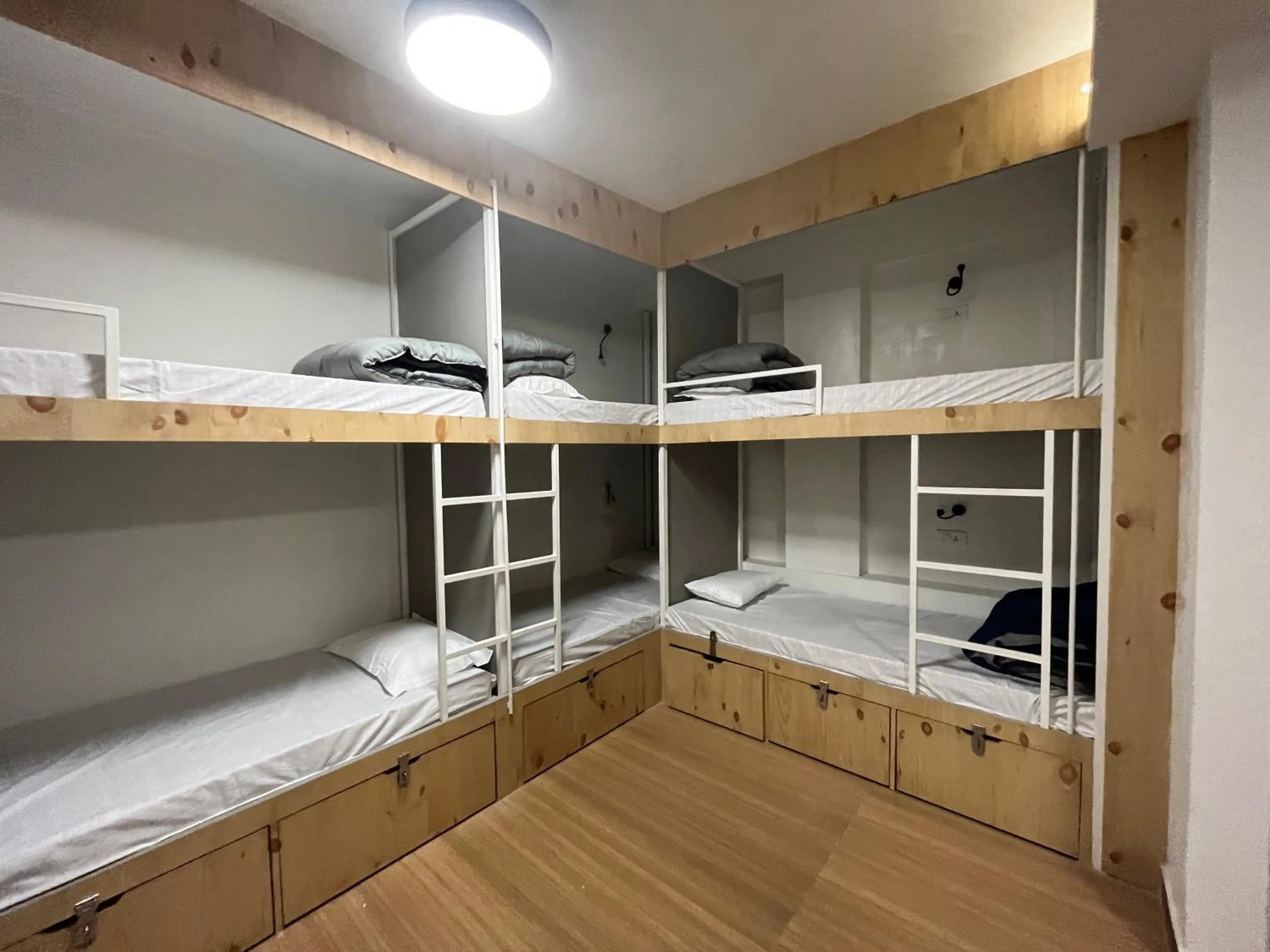 Bed in Joey's By The Ganges