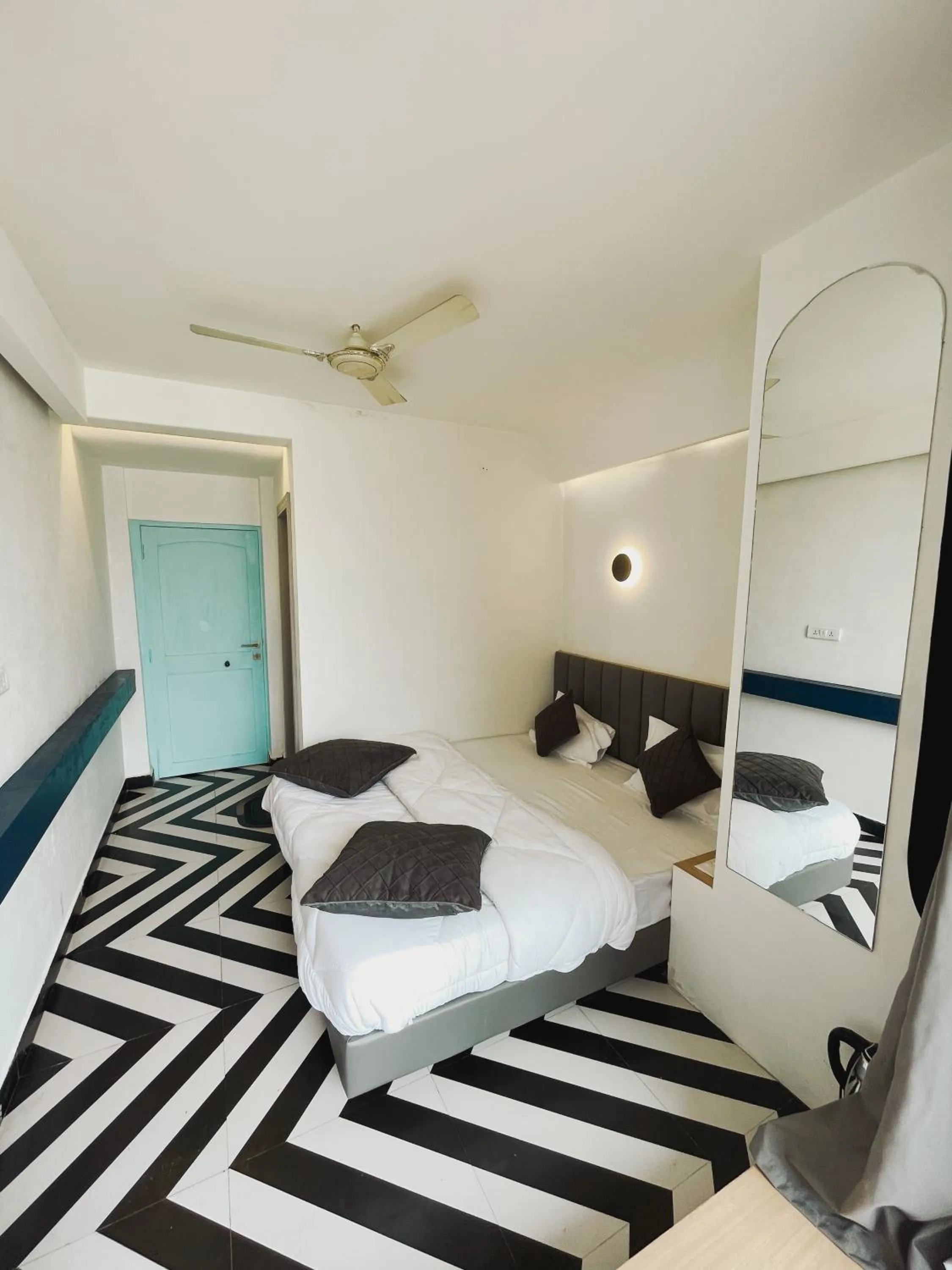 Bed in Joey's By The Ganges