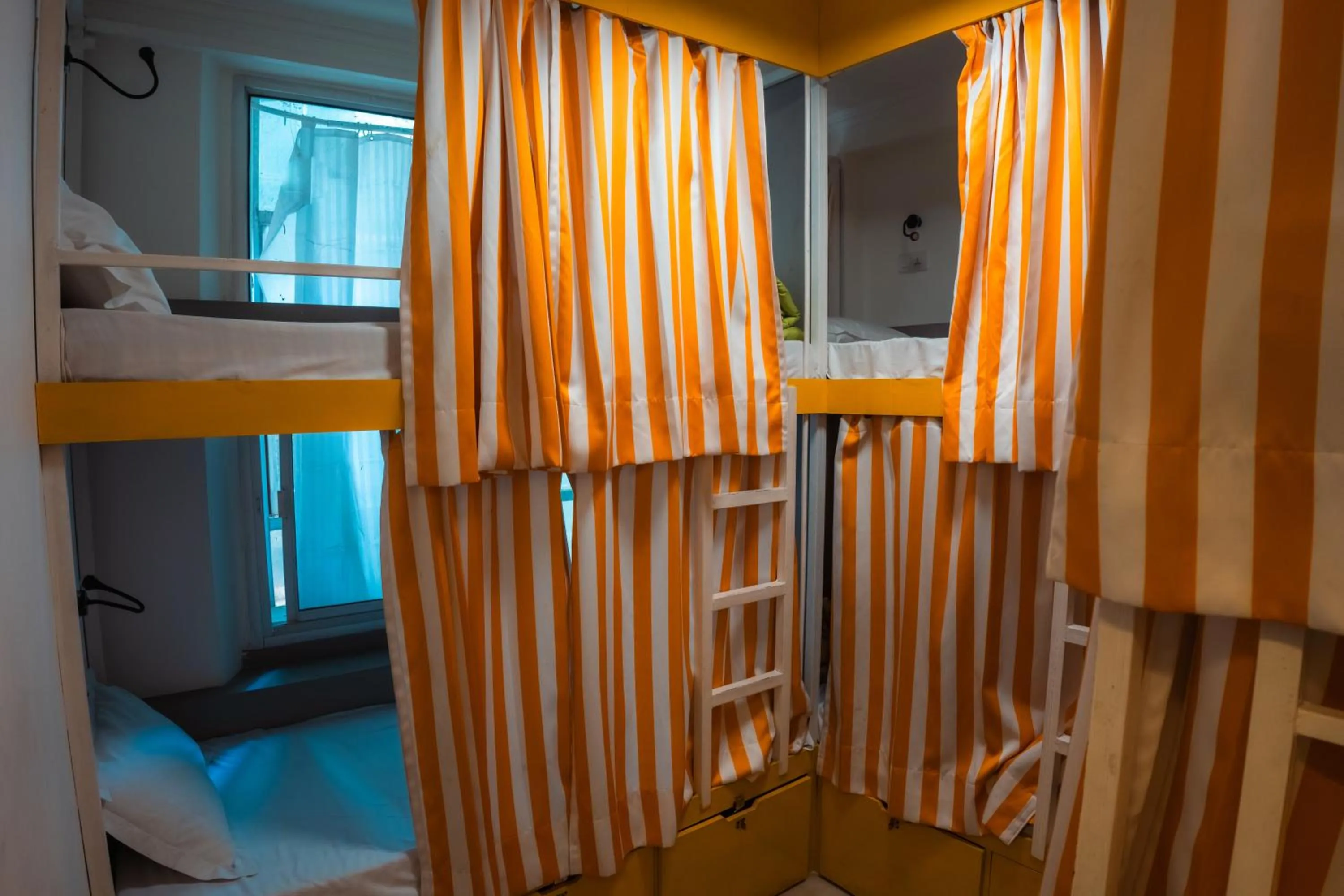 bunk bed, Bed in Joey's By The Ganges